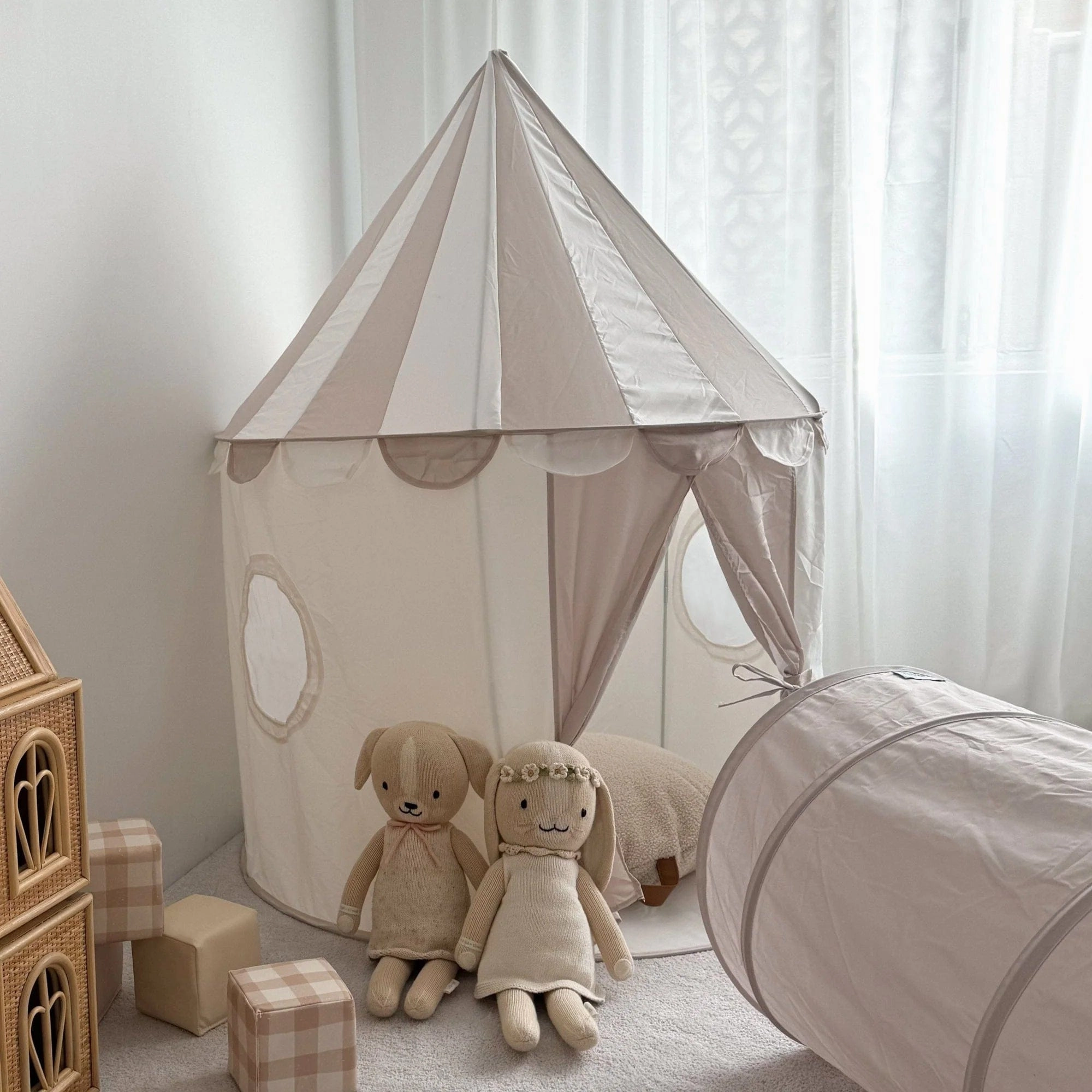 Circus Tent with 2pcs BAYLEY Teddy Boucle Cushion Bundle