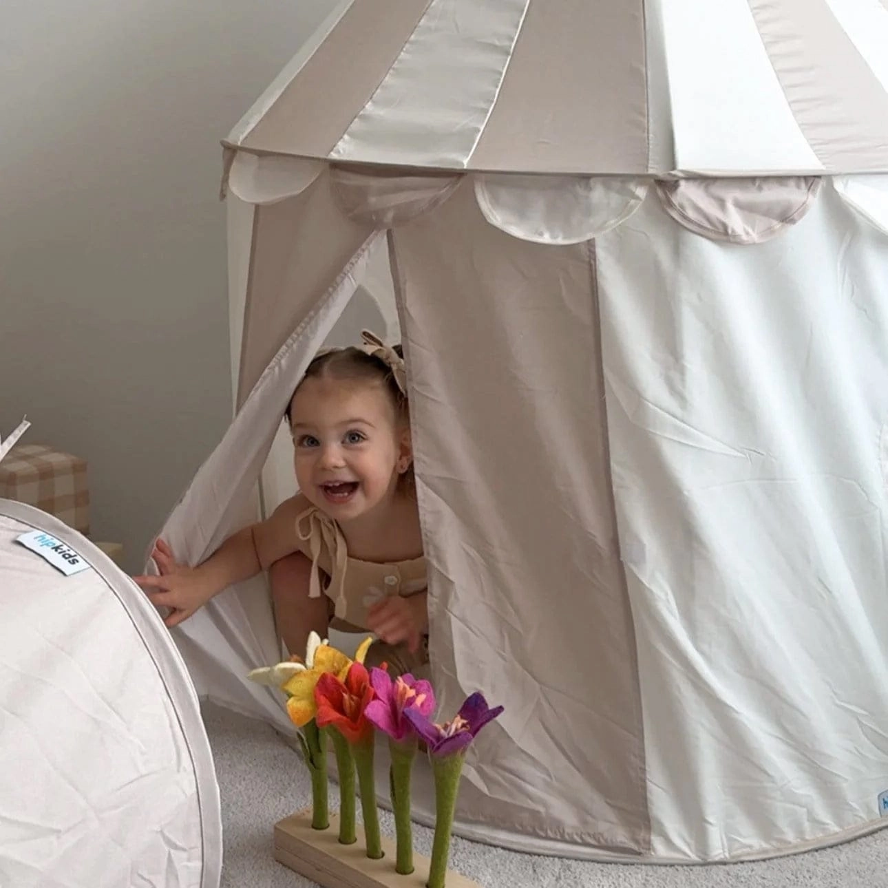 Circus Tent with 2pcs BAYLEY Teddy Boucle Cushion Bundle