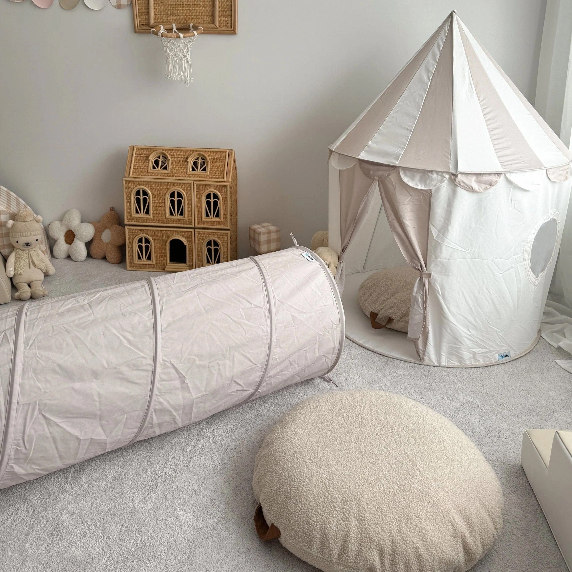 Circus Tent with 2pcs BAYLEY Teddy Boucle Cushion Bundle