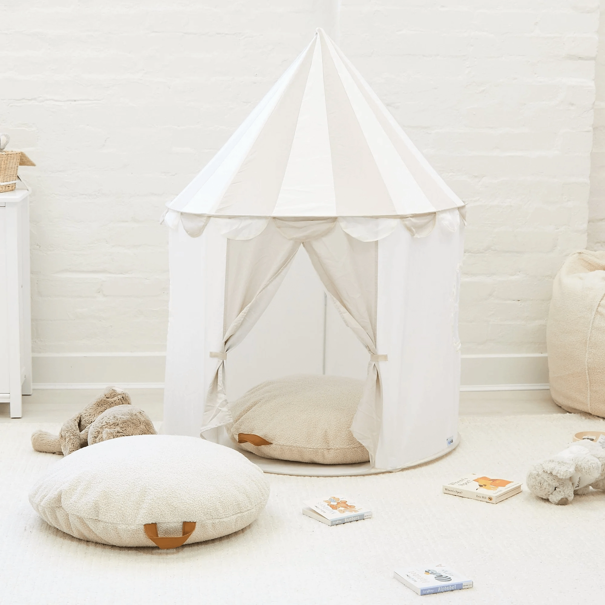 Circus Tent with 2pcs BAYLEY Teddy Boucle Cushion Bundle