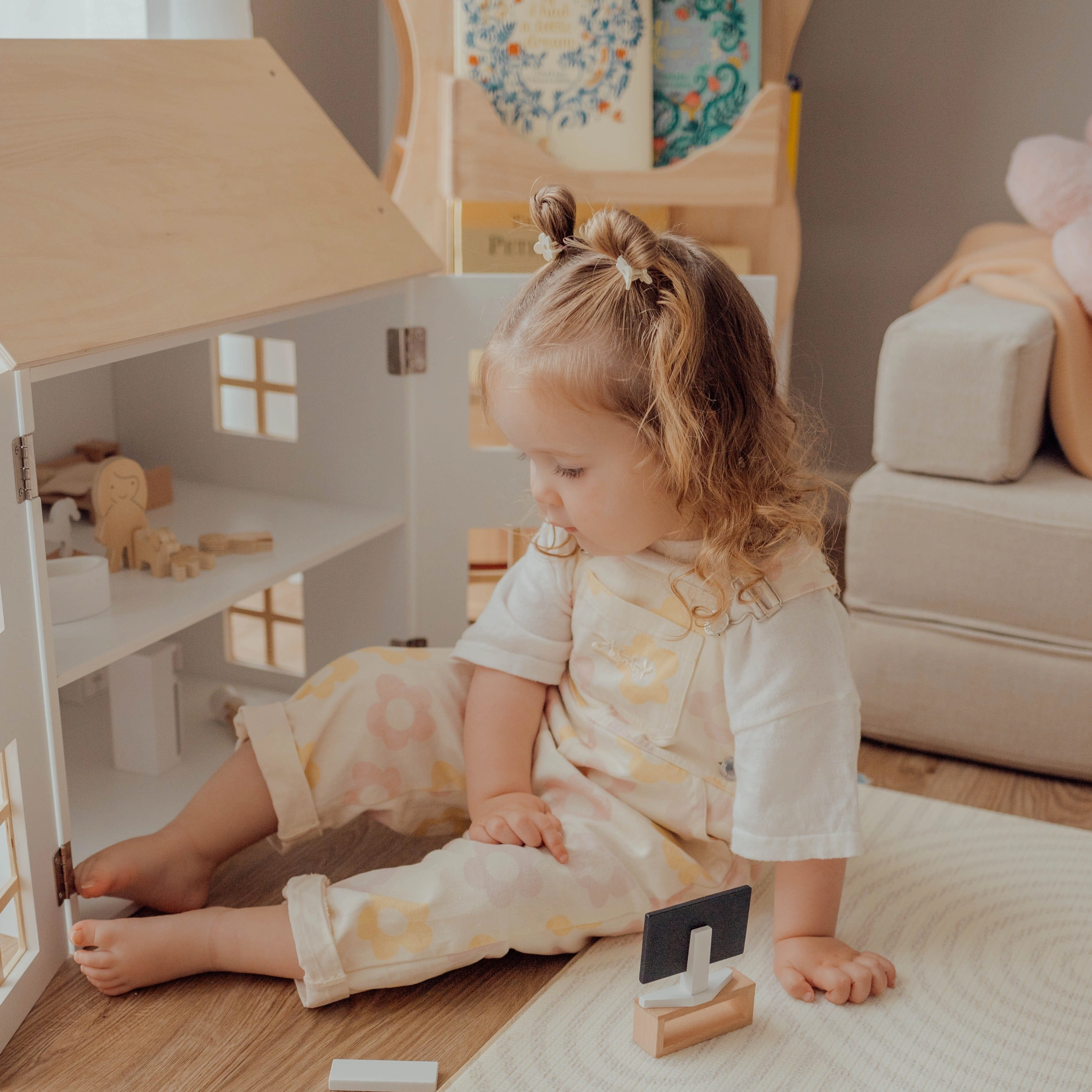 ELSA Doll House with Furniture & Doll Family Set - Preorder