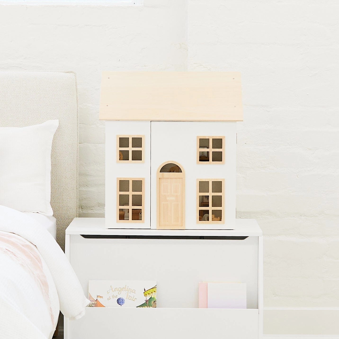 ELSA Doll House with Furniture & Doll Family Set - Preorder
