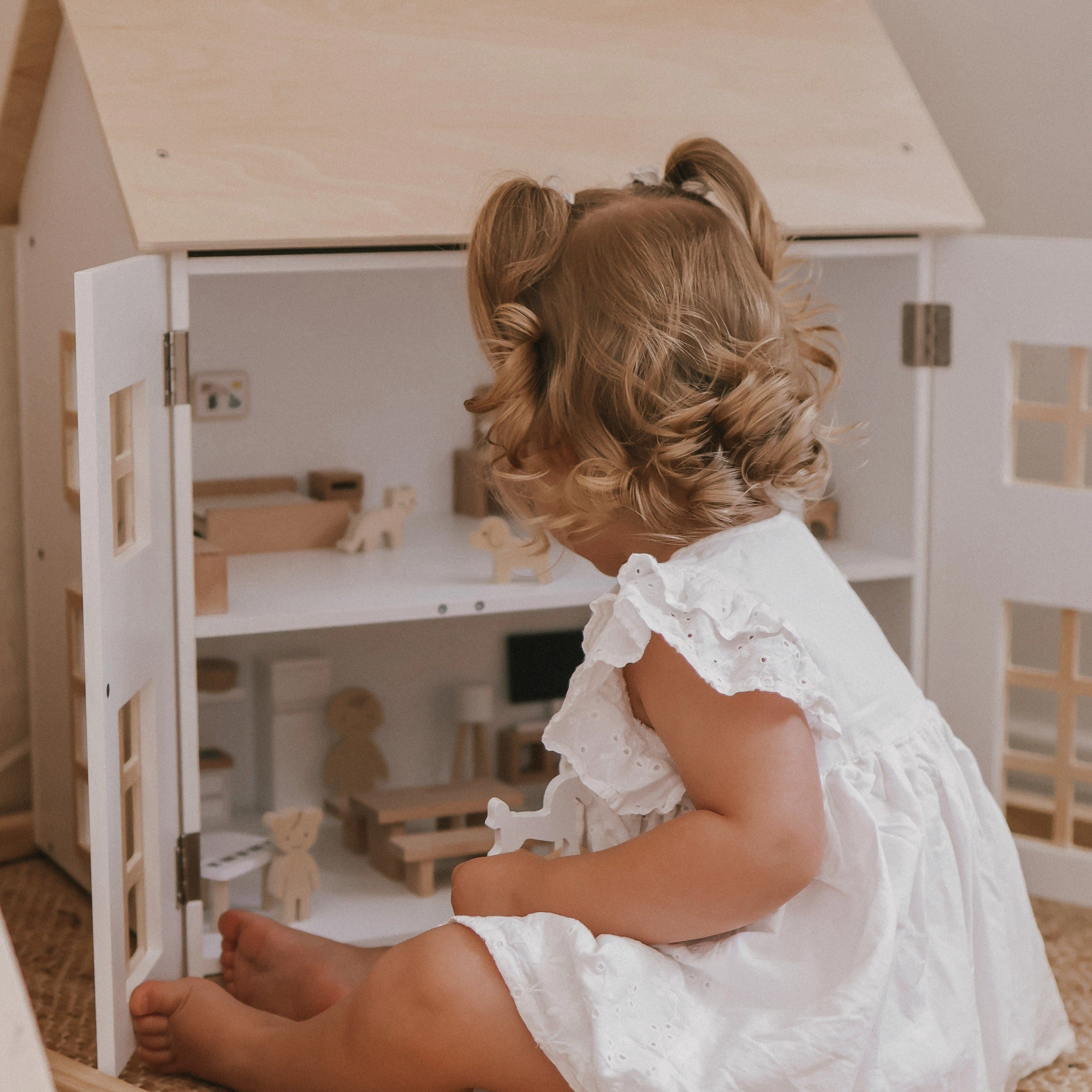 ELSA Doll House with Furniture & Doll Family Set - Preorder