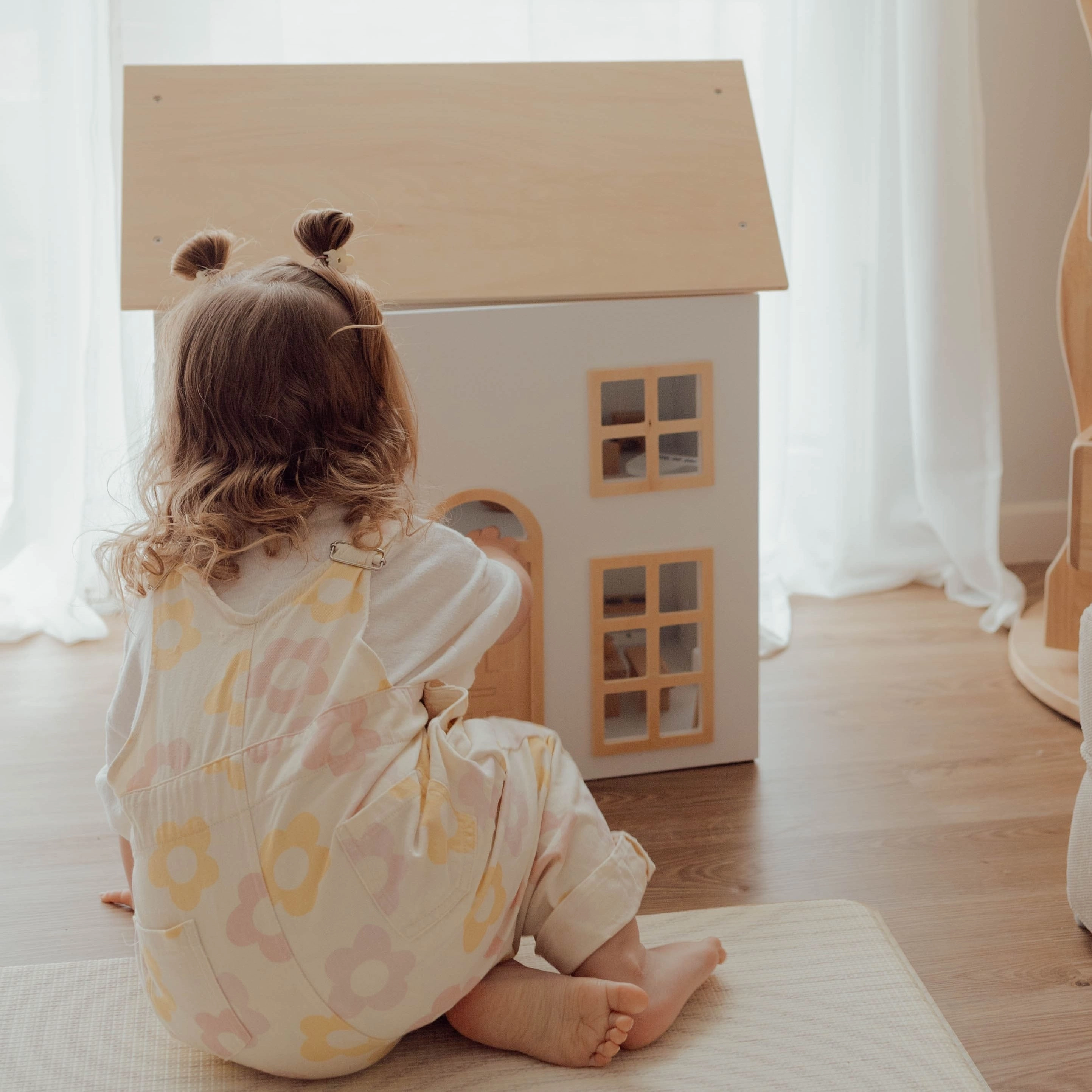 ELSA Doll House with Furniture & Doll Family Set - Preorder