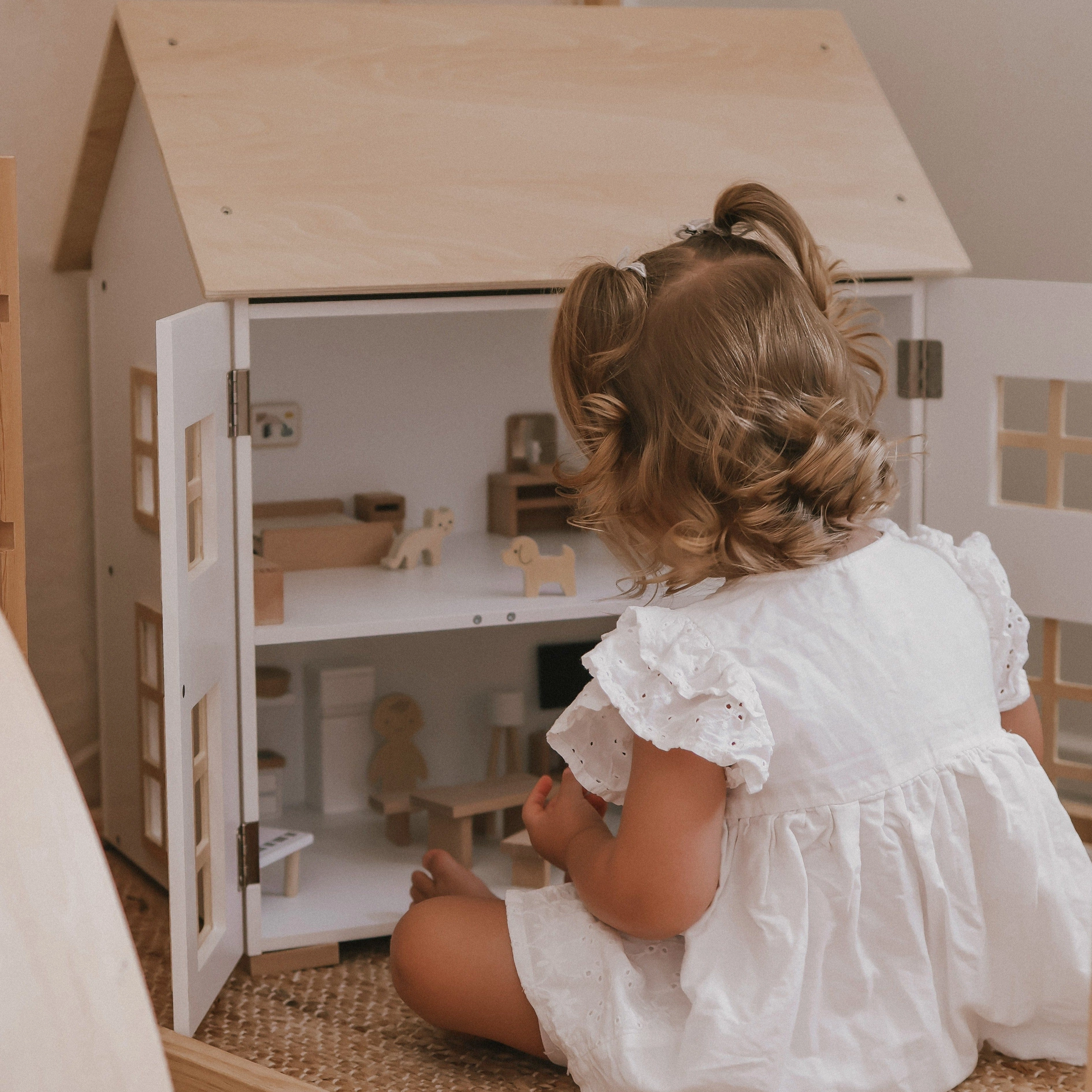 ELSA Doll House with Furniture & Doll Family Set - Preorder