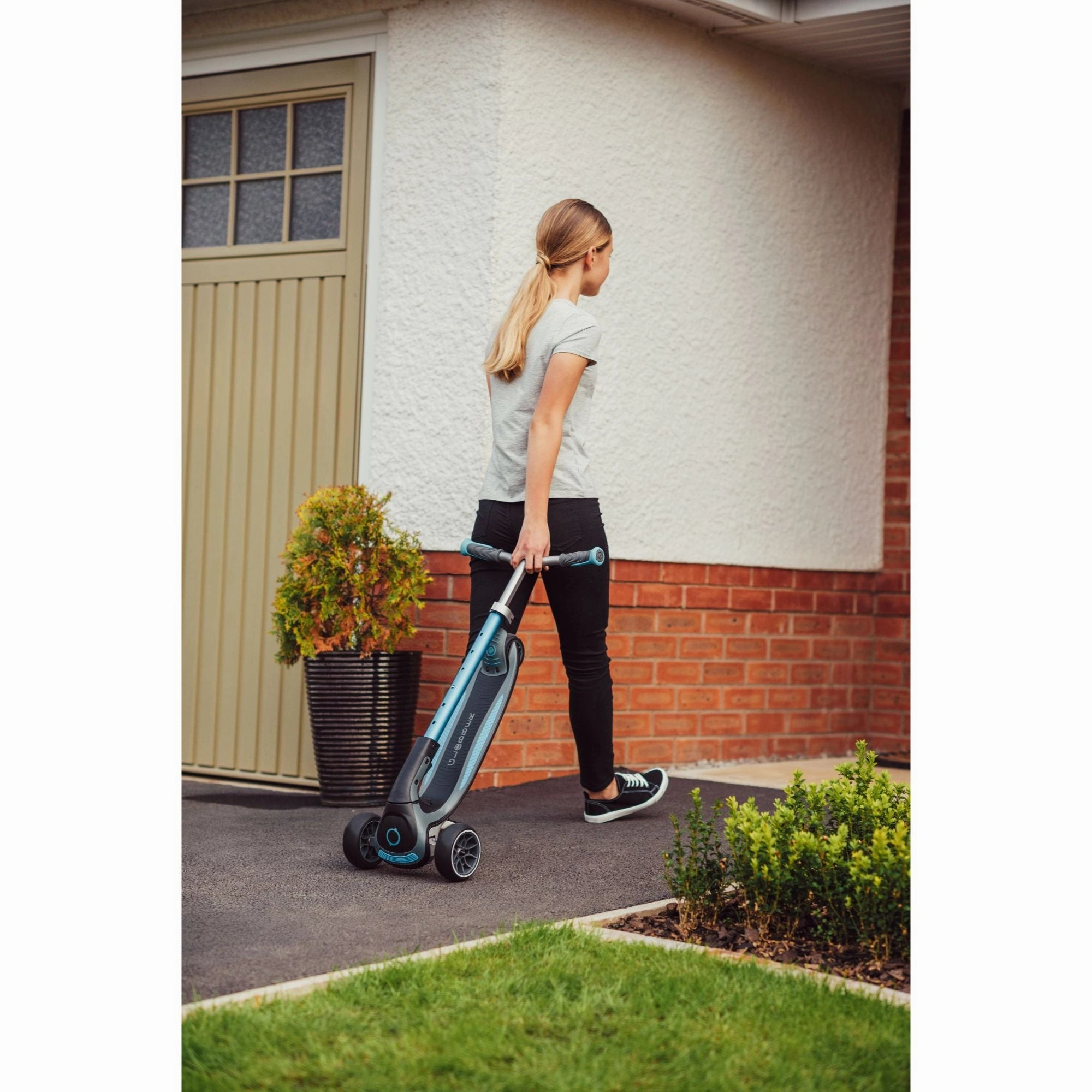 Globber Ultimum Lights  - Black / Charcoal Grey (5Y )