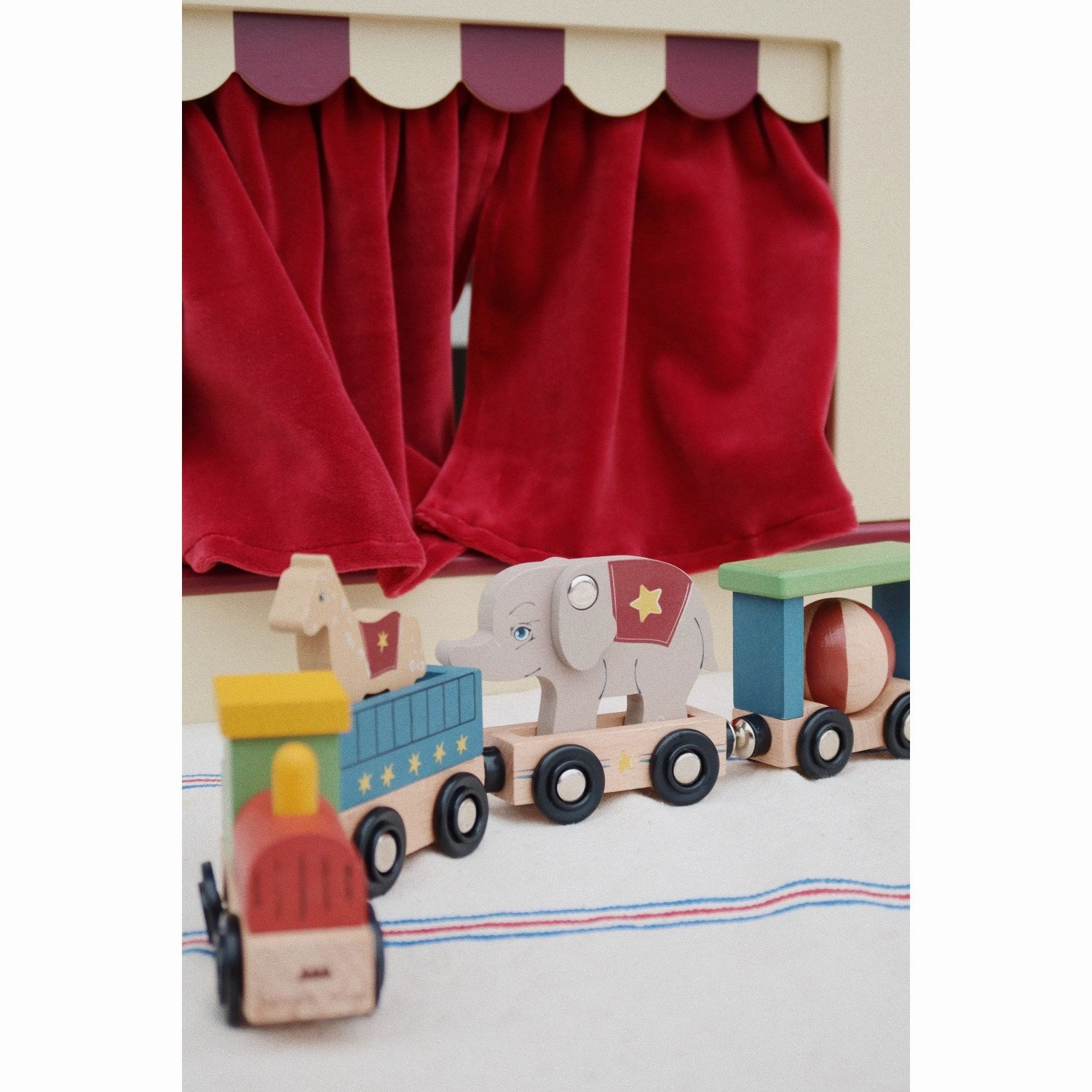 Konges Sl?jd Dried Sage Wooden Puppet Theater Fsc