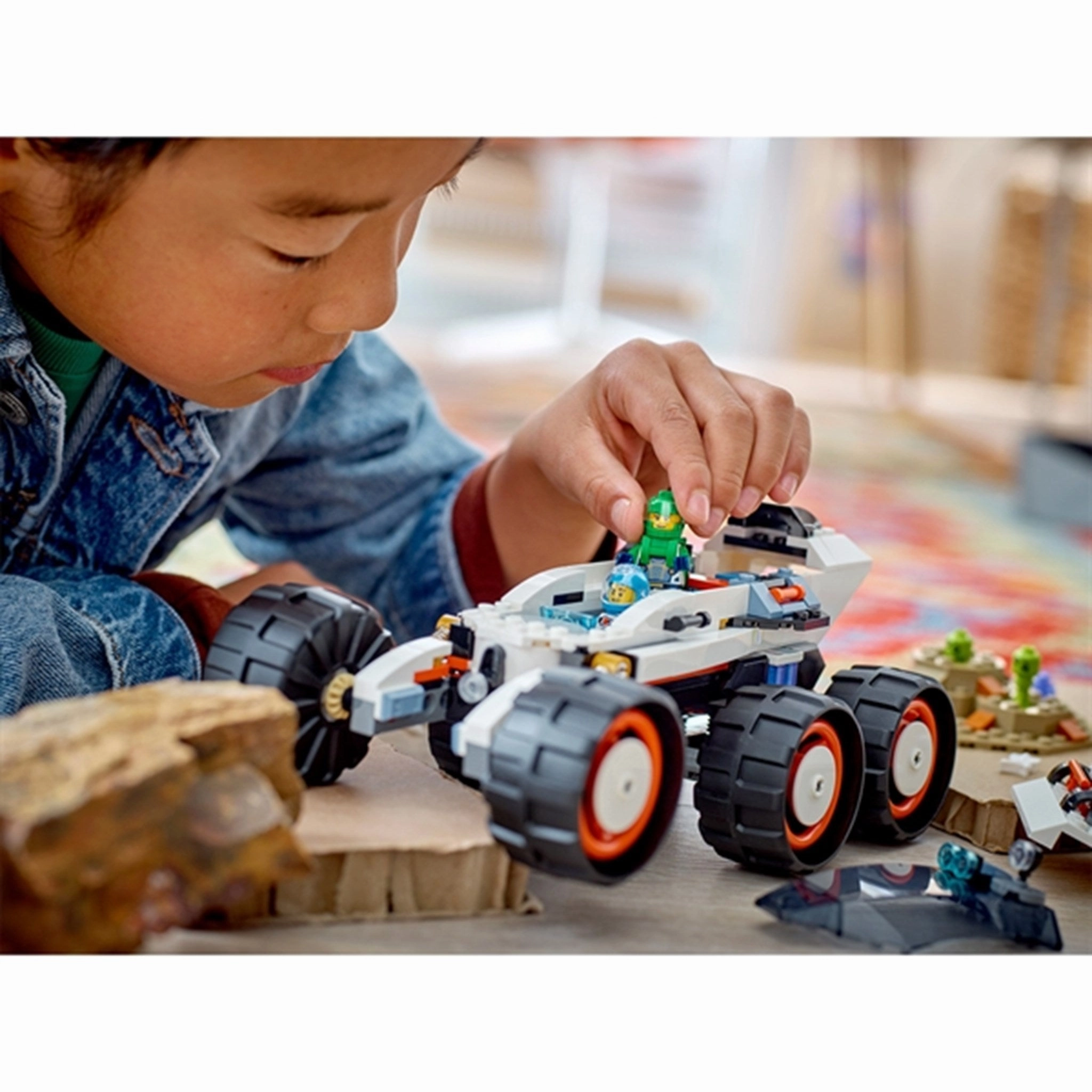 LEGO? City Space Explorer Rover and Alien Life