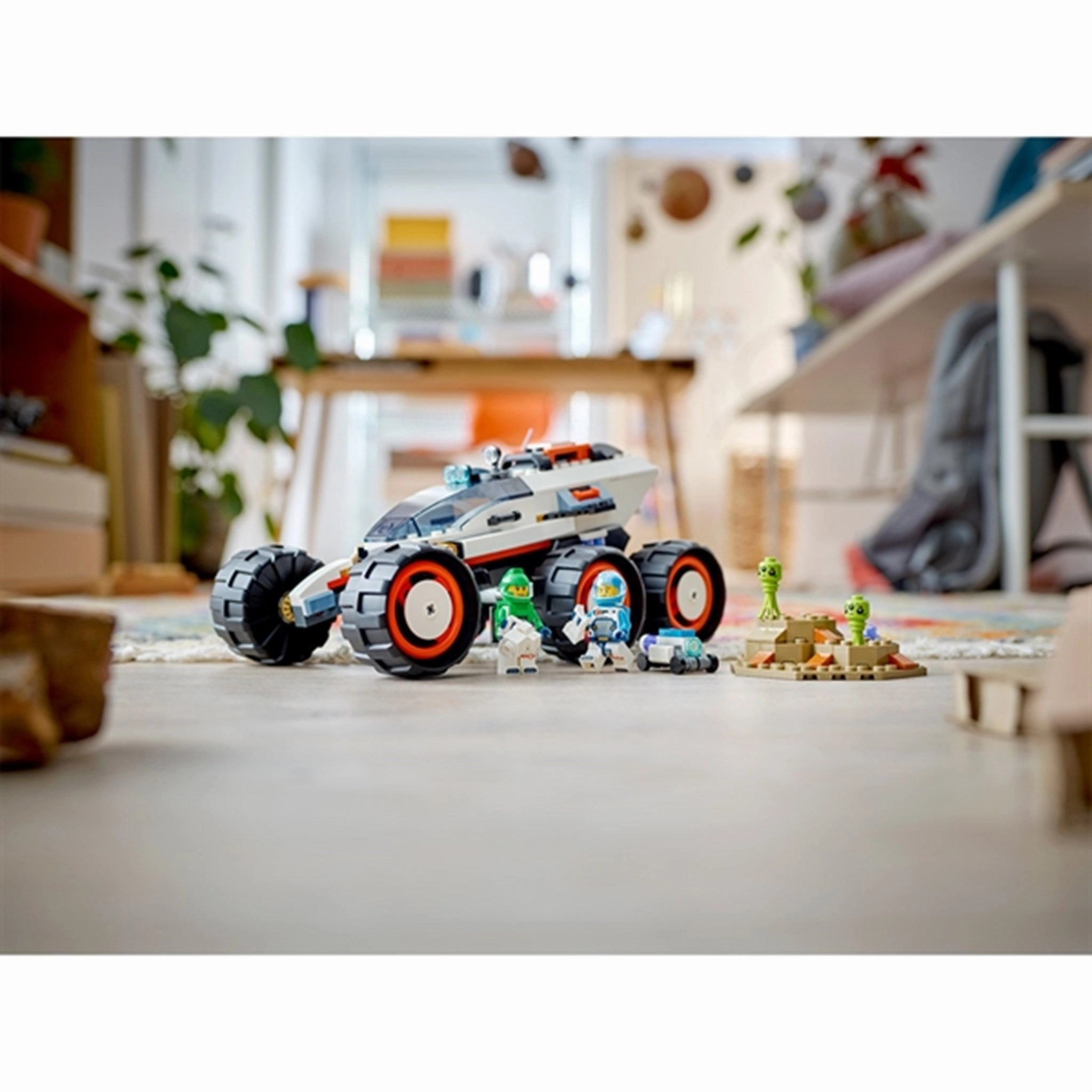 LEGO? City Space Explorer Rover and Alien Life