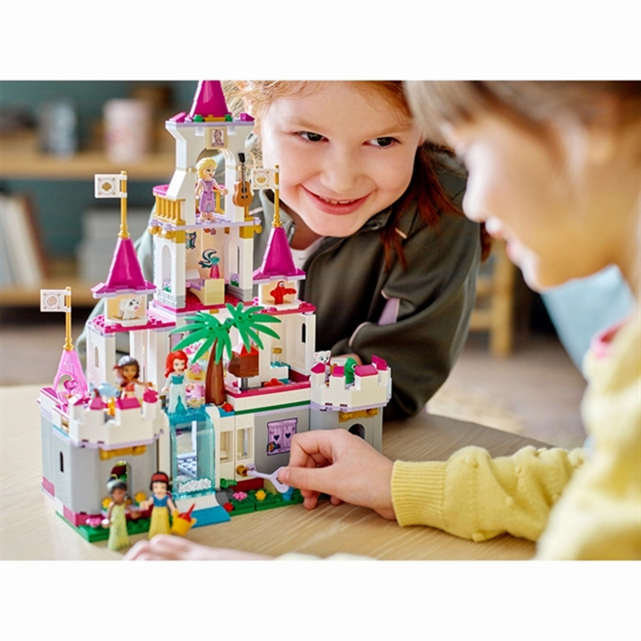 LEGO? Disney? Ultimate Adventure Castle