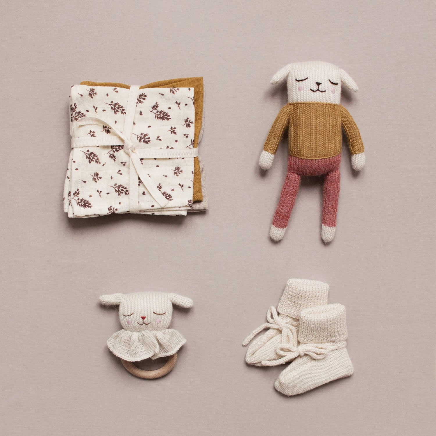 Main Sauvage Teething Ring - Lamb