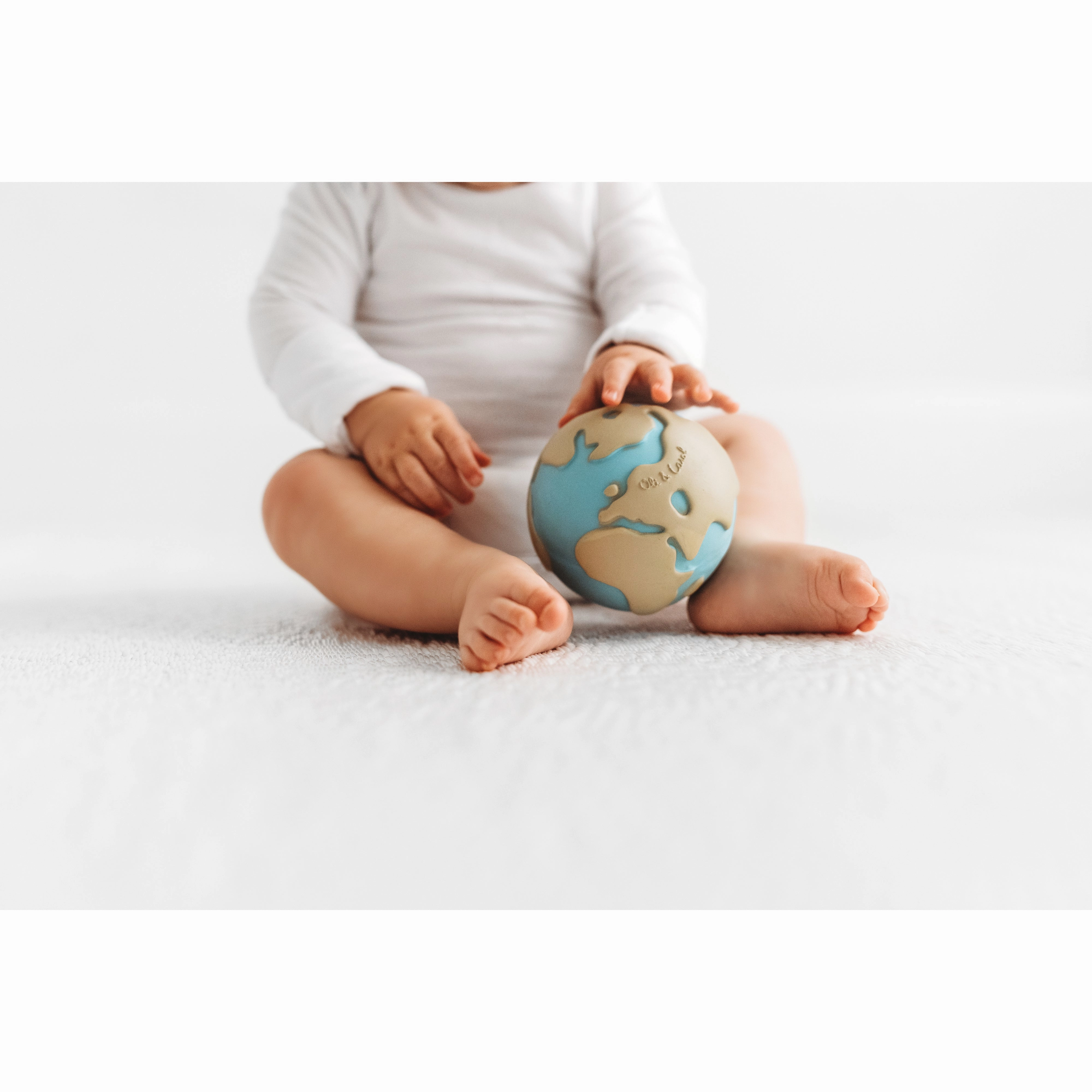 Oli & Carol Earthy The World Ball Teether
