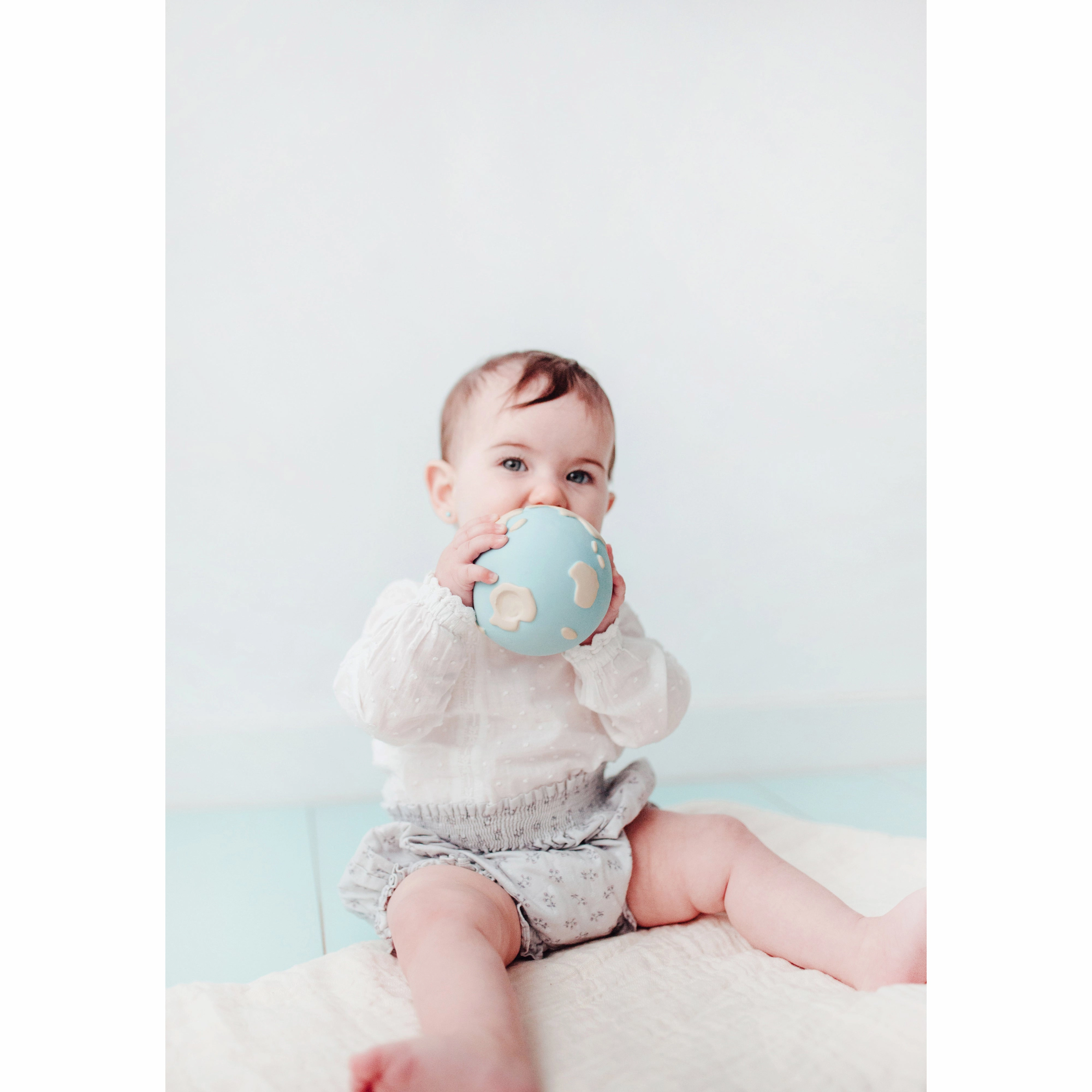 Oli & Carol Earthy The World Ball Teether