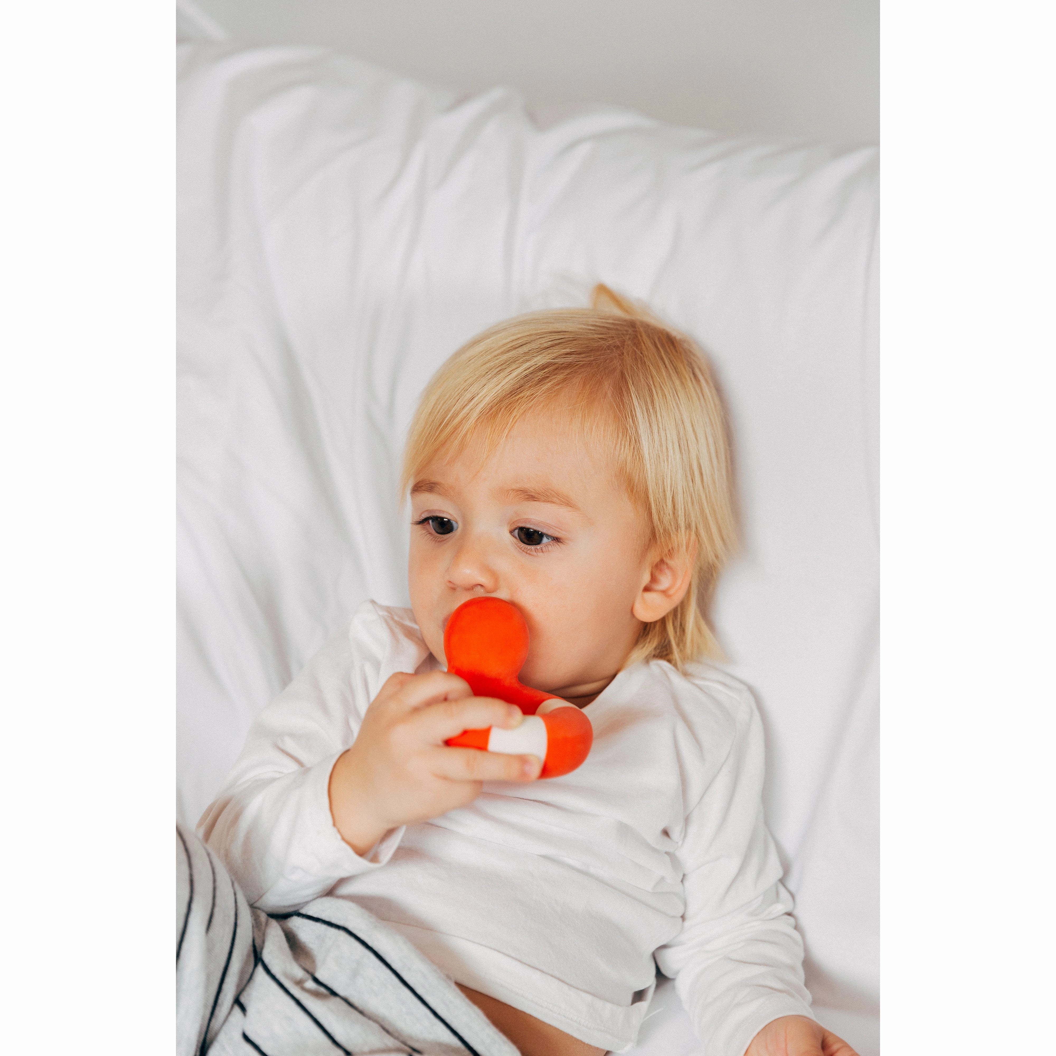 Oli & Carol Floatie Duck Red Teether