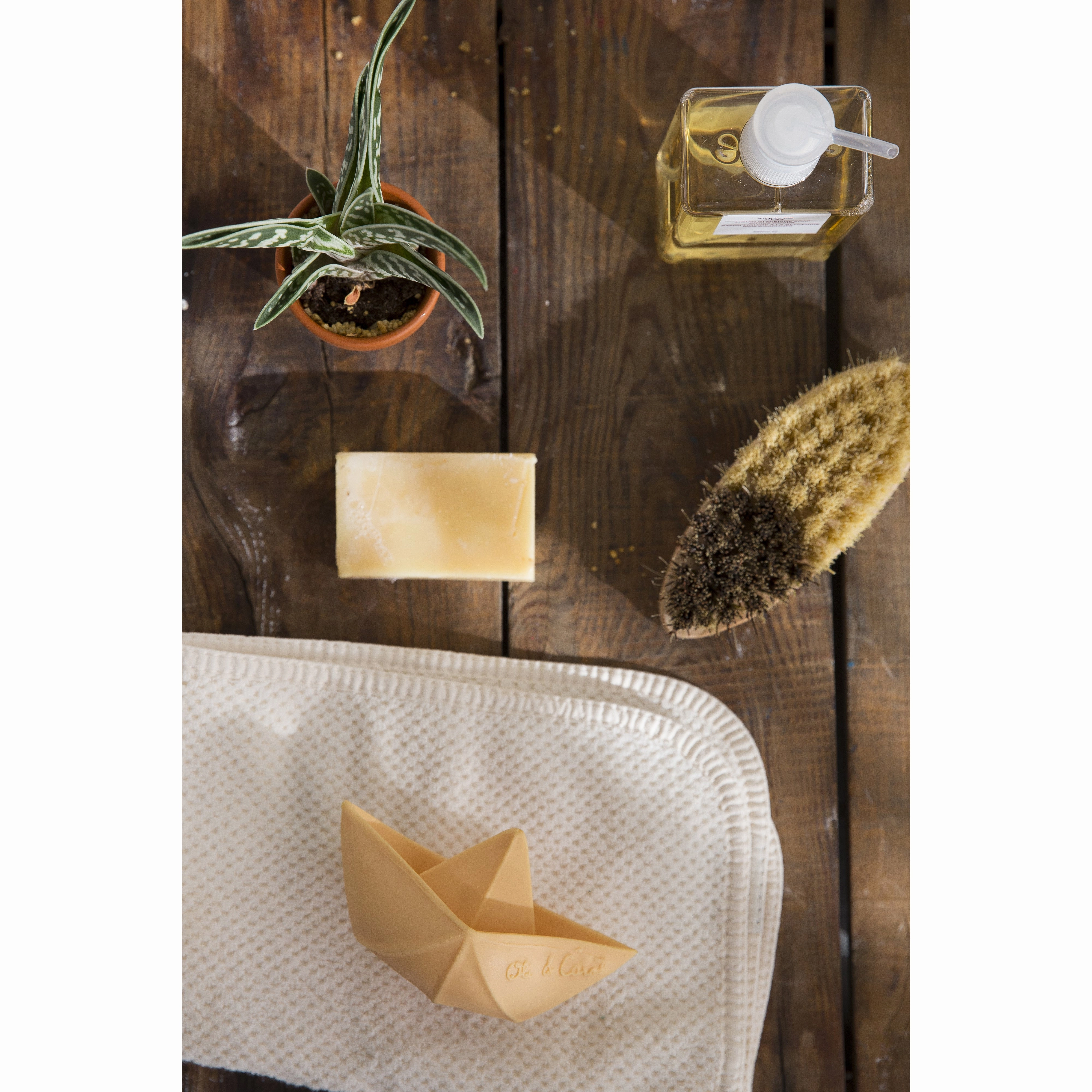 Oli & Carol Origami Boat Nude Teether