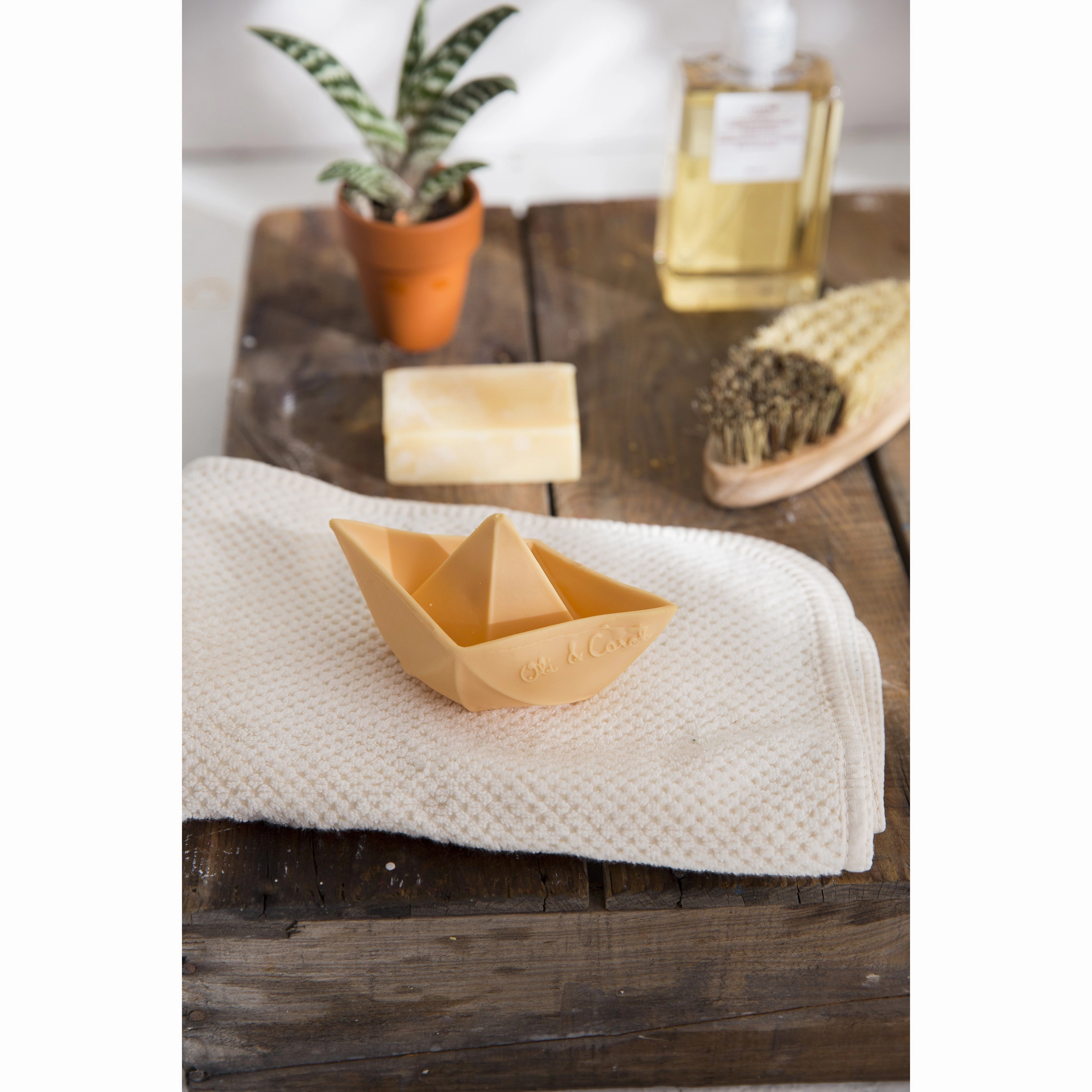 Oli & Carol Origami Boat Nude Teether