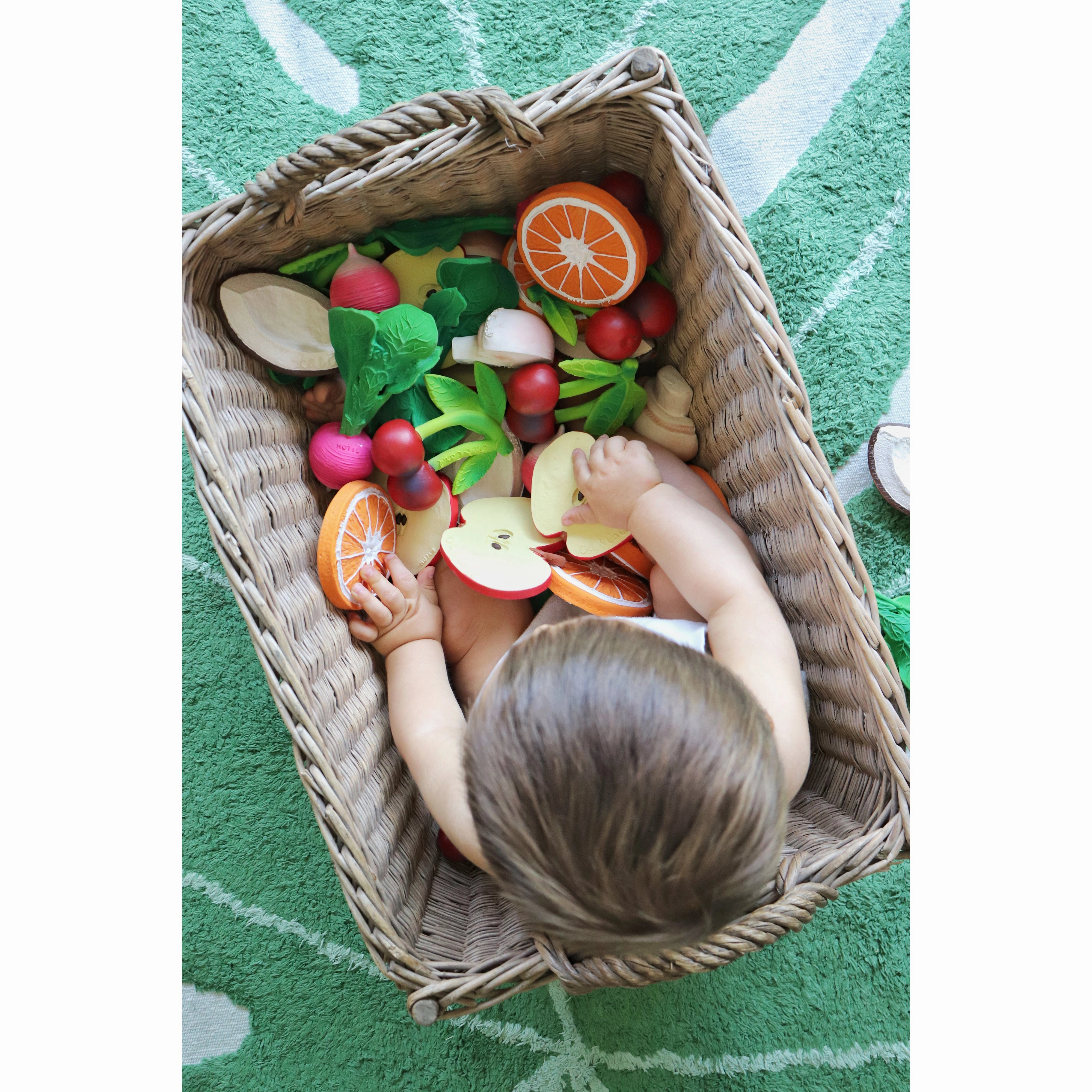 Oli & Carol Pepita The Apple Teether
