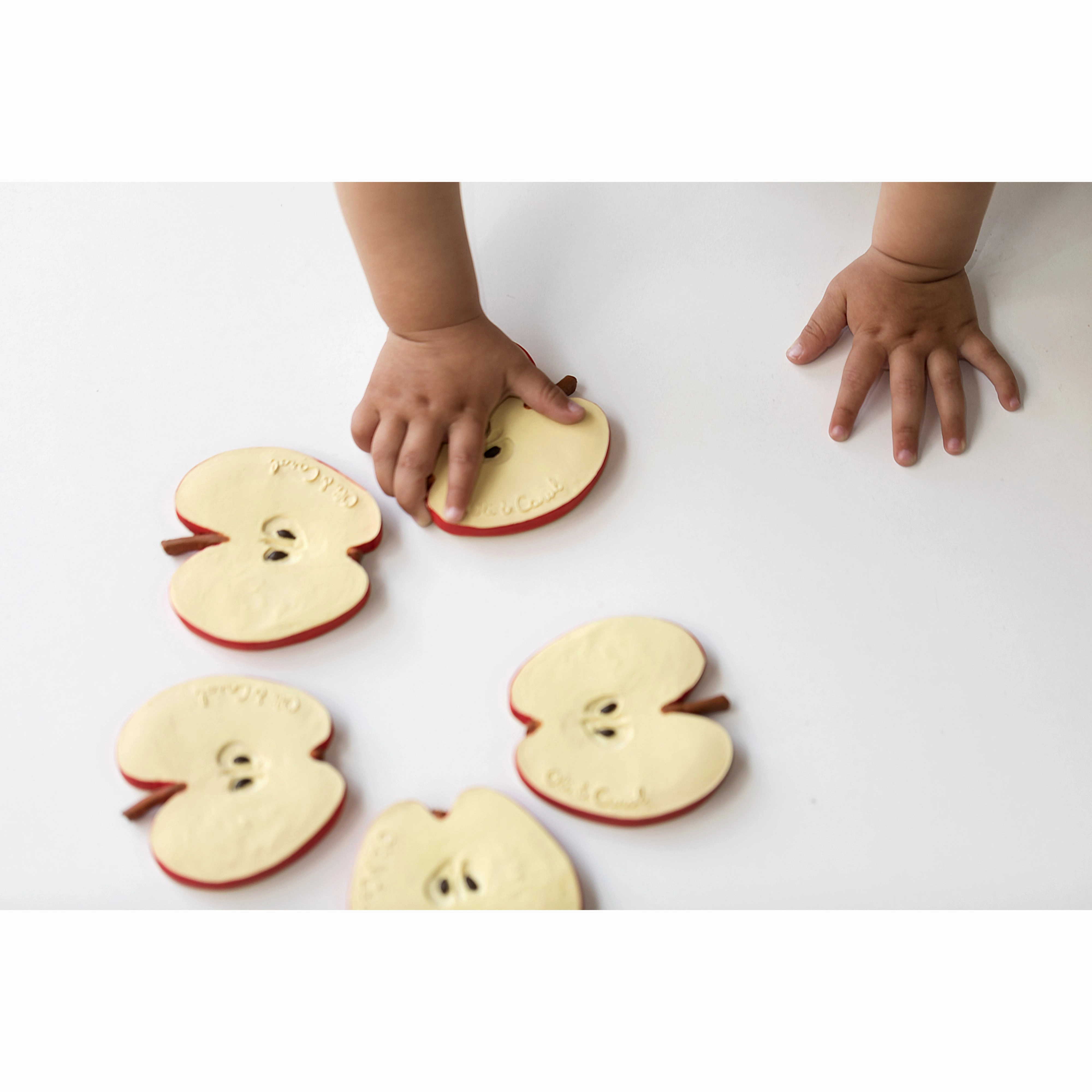 Oli & Carol Pepita The Apple Teether