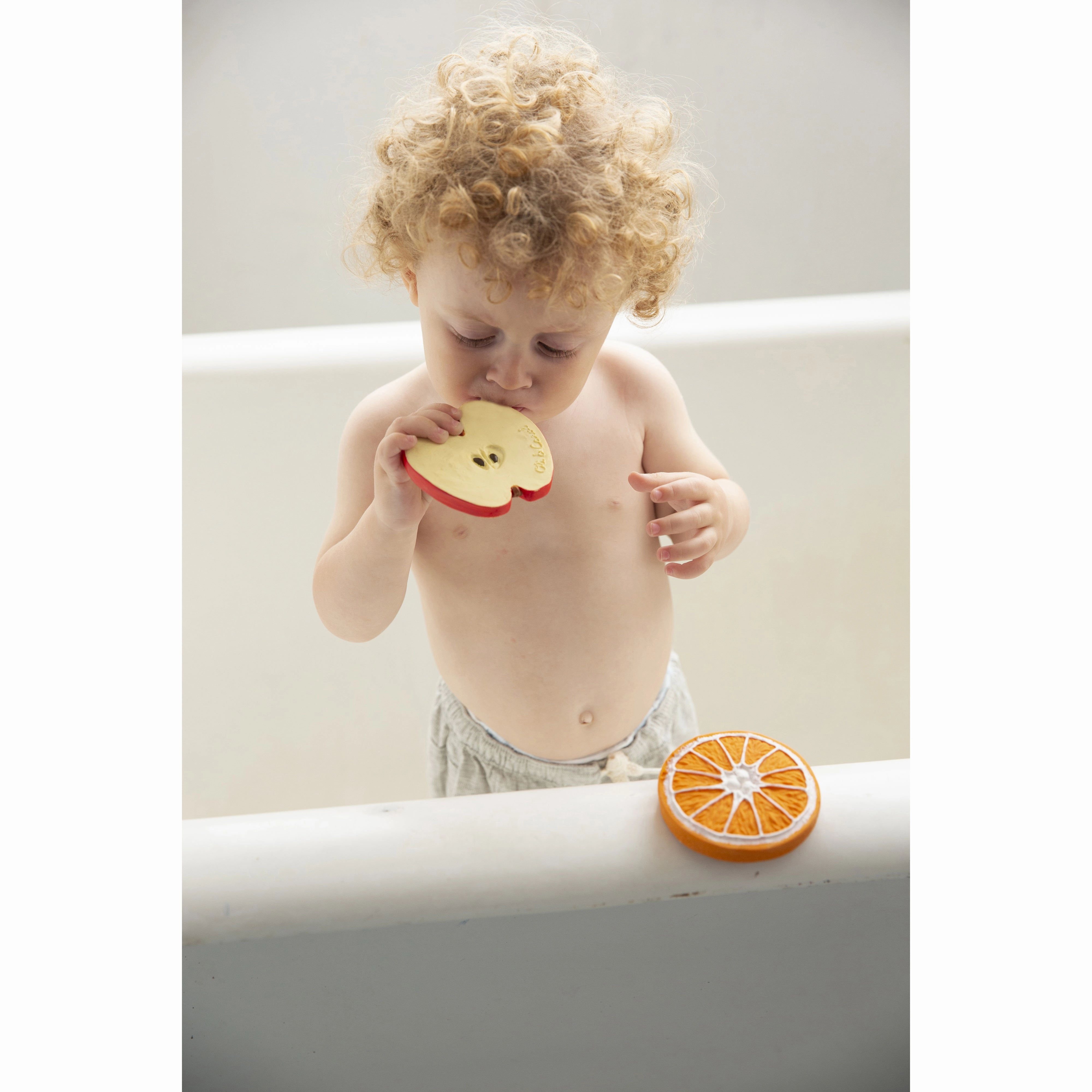 Oli & Carol Pepita The Apple Teether