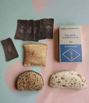 Plgschokolade - Dark Chocolate and bread