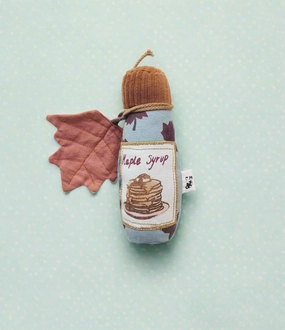 Rattle - Maple syrup bottle