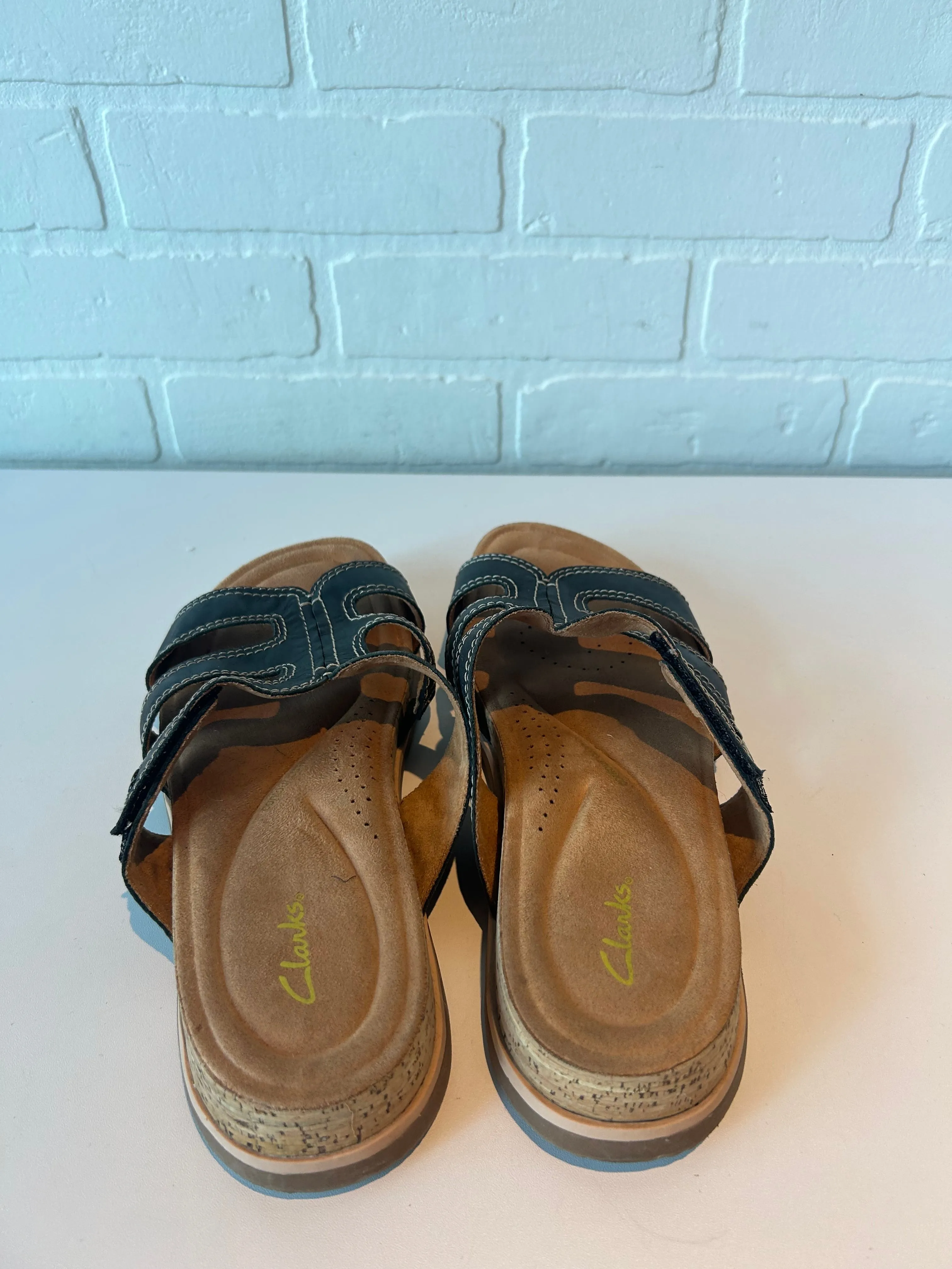 Sandals Flats By Clarks In Black & Tan, Size: 9 clarks