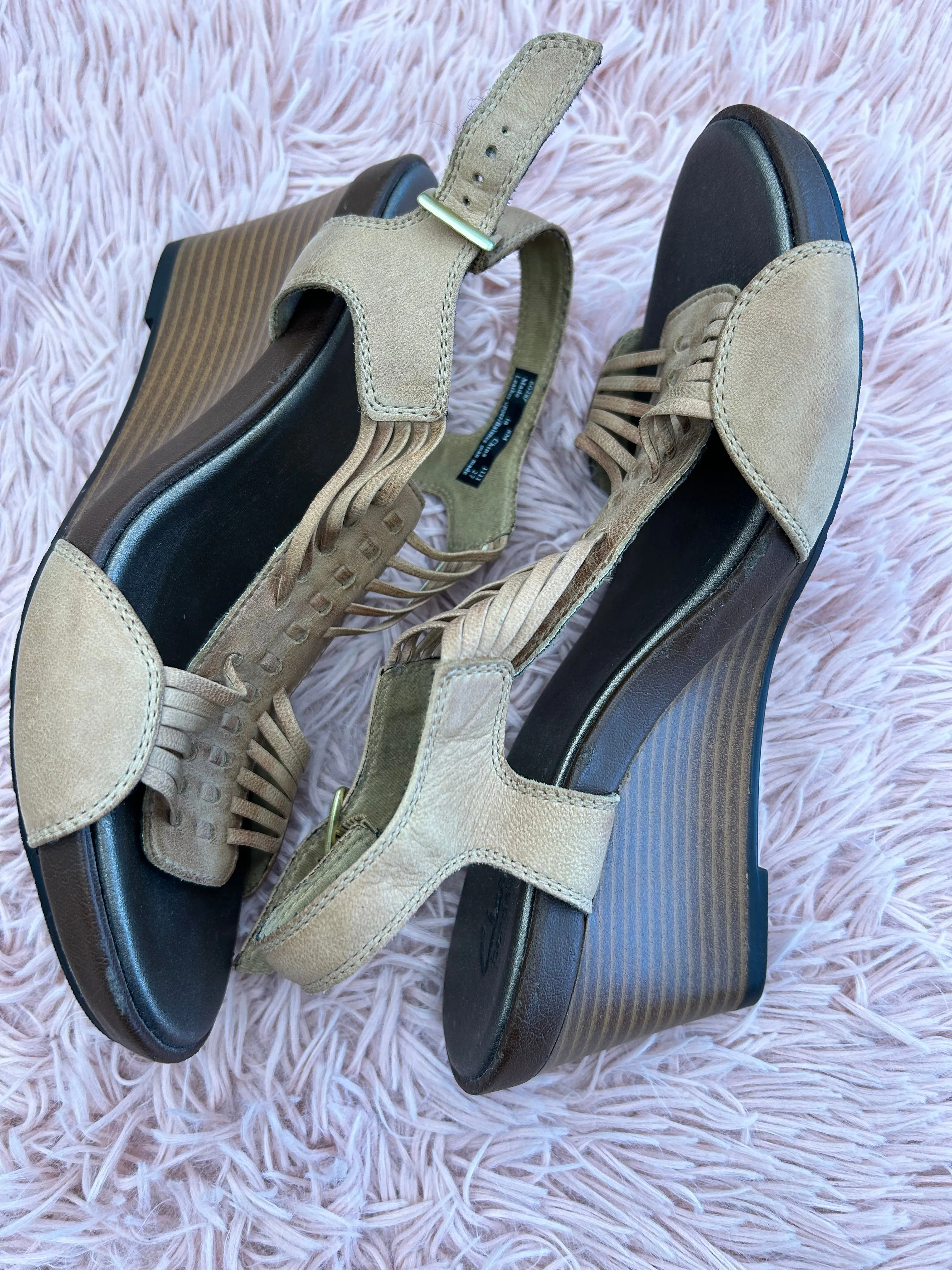 Sandals Heels Wedge By Clarks In Brown, Size: 8 clarks