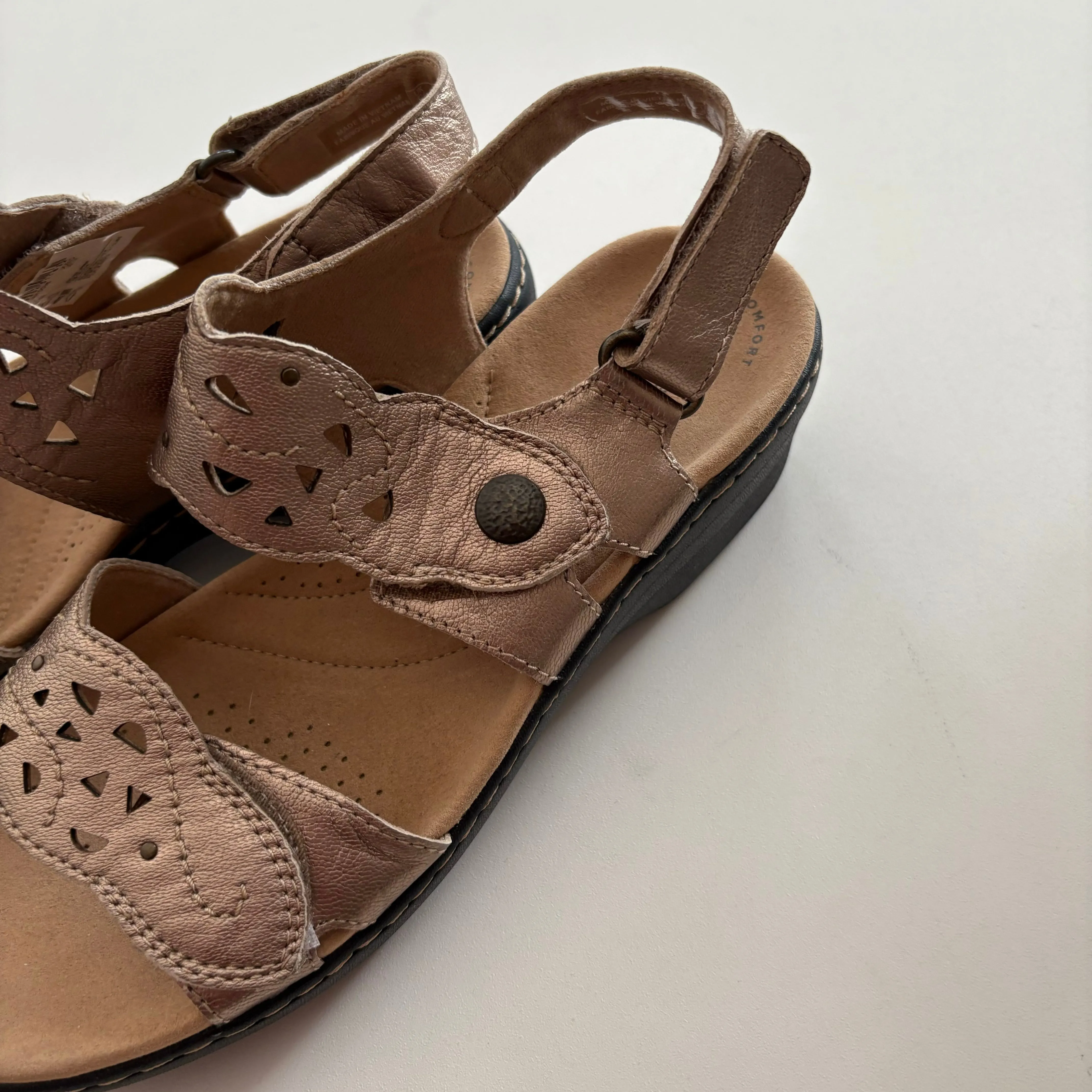 Sandals Heels Wedge By Clarks In Gold, Size: 7 clarks