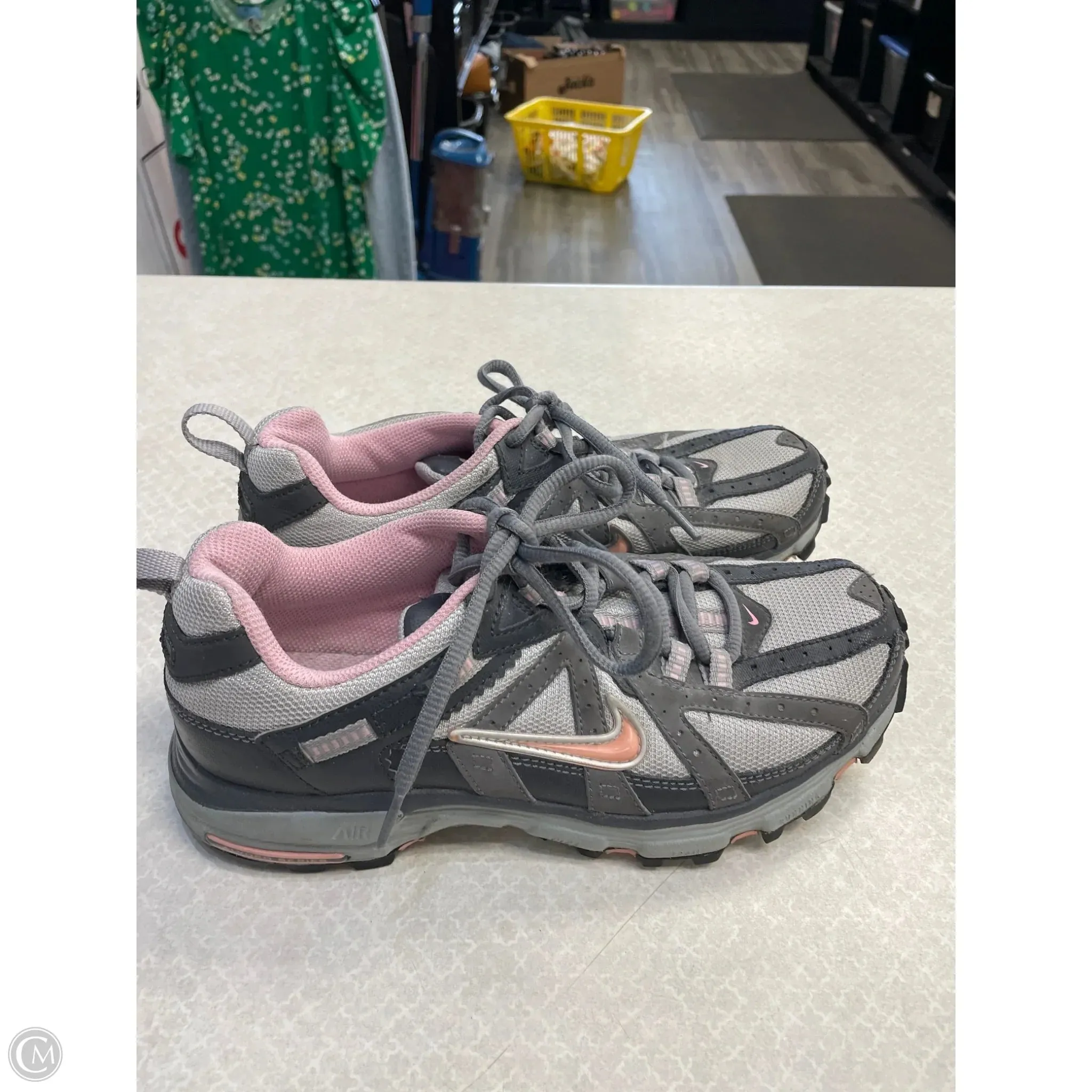 Shoes Athletic By Nike In Grey & Pink, Size: 8 nike