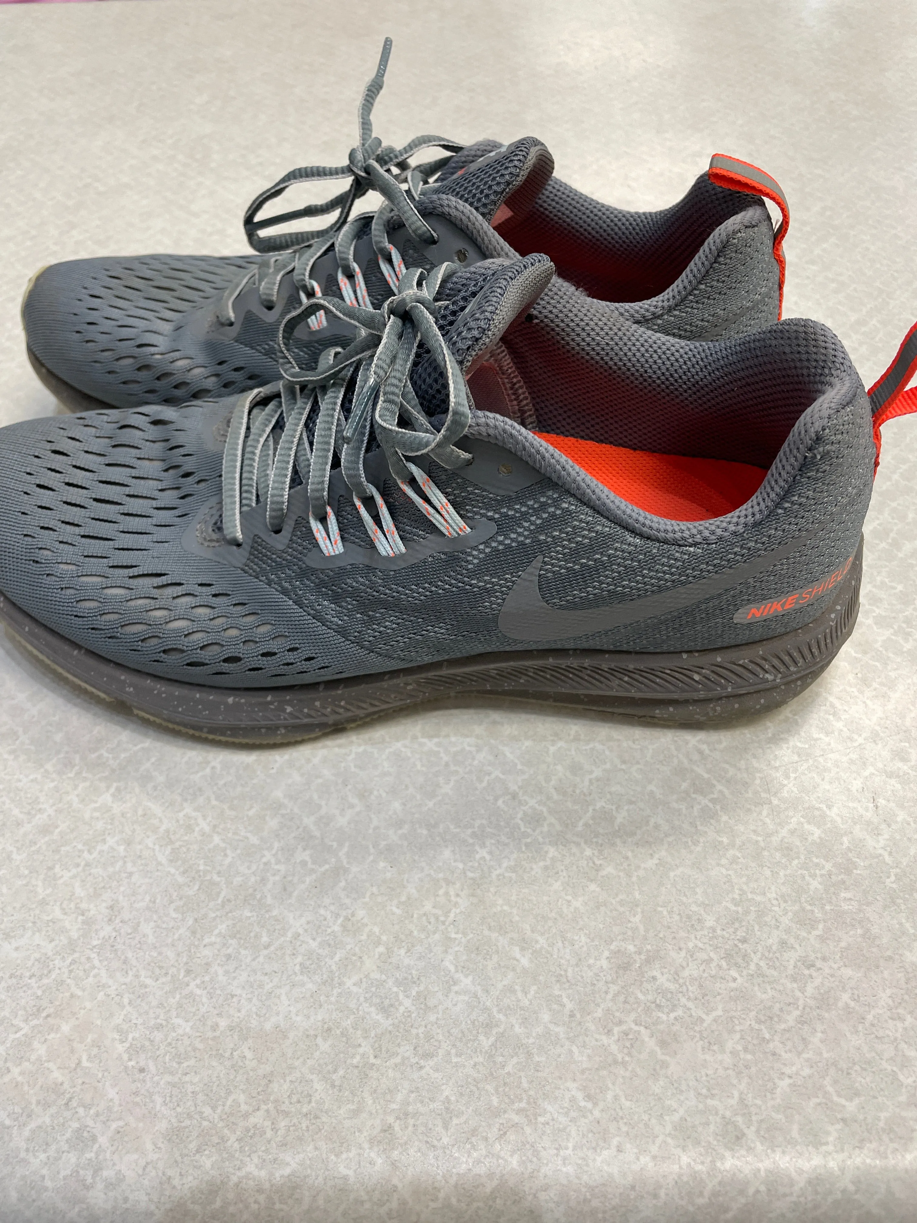 Shoes Athletic By Nike  Size: 9 nike