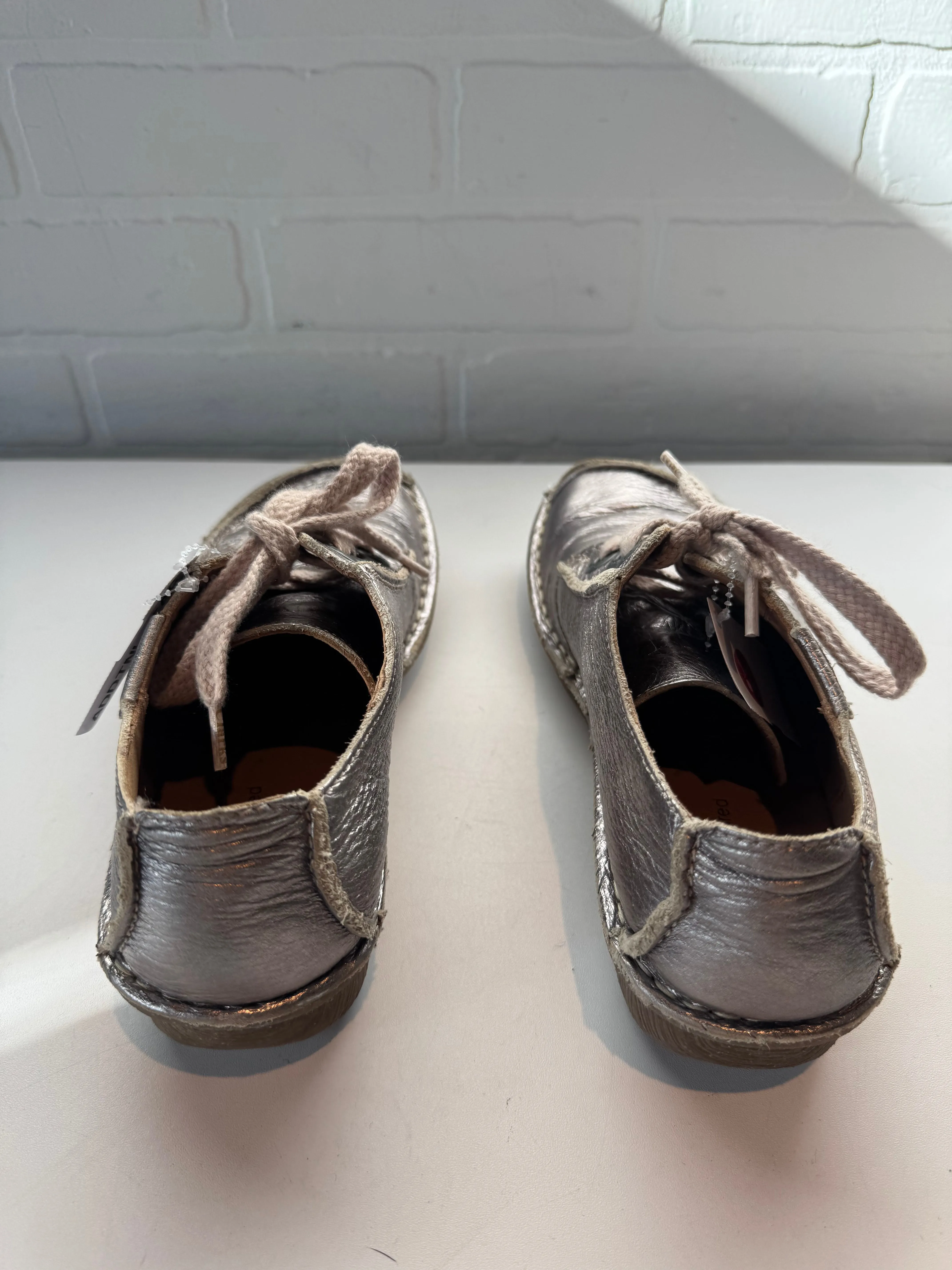 Shoes Flats By Clarks In Bronze, Size: 7.5 clarks