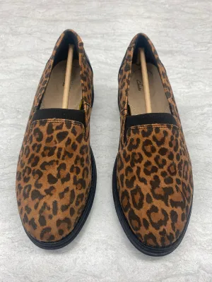 Shoes Flats By Clarks In Leopard Print, Size: 5.5 clarks