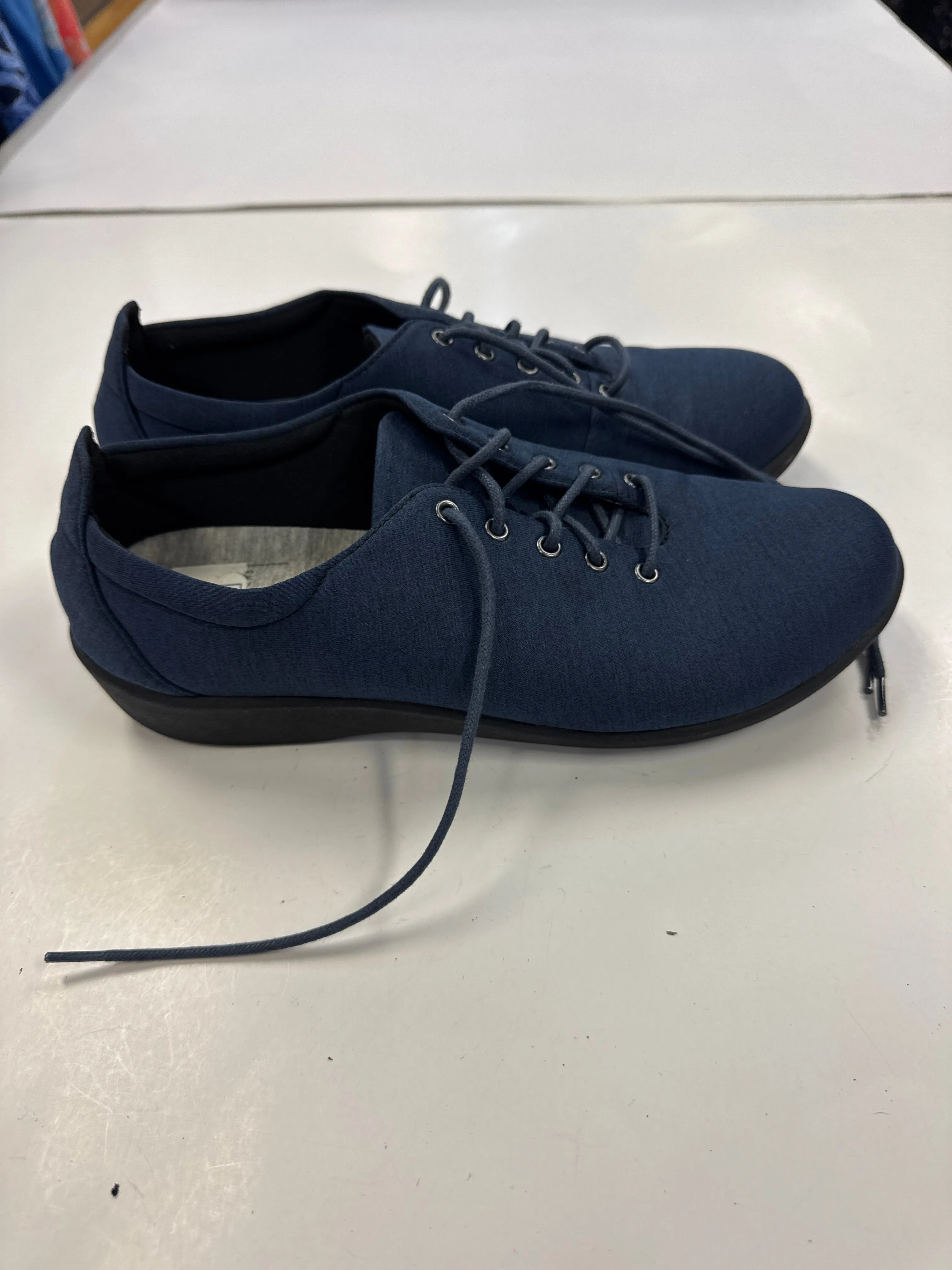 Shoes Sneakers By Clarks In Navy, Size: 9 clarks