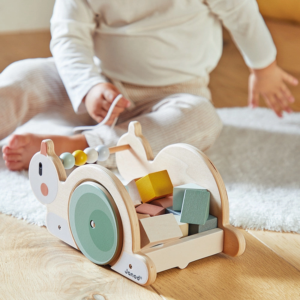 Sweet Cocoon - Pull-along Snail Cube Trolley