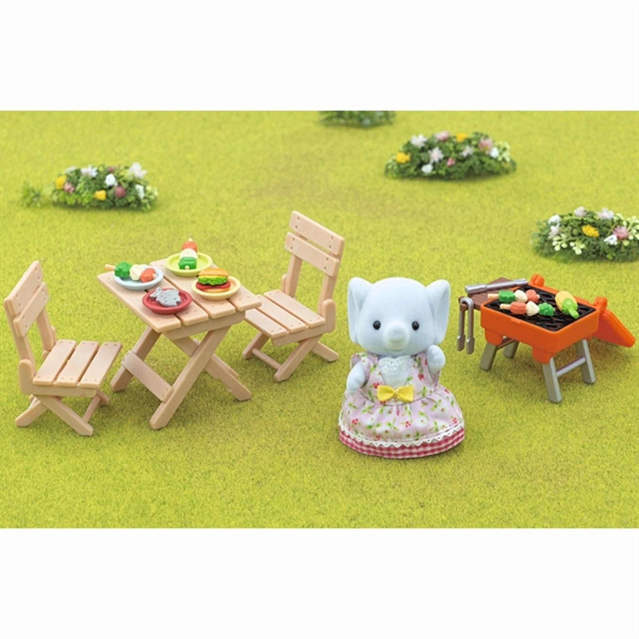 Sylvanian Families? BBQ Picnic Set Elephant Girl