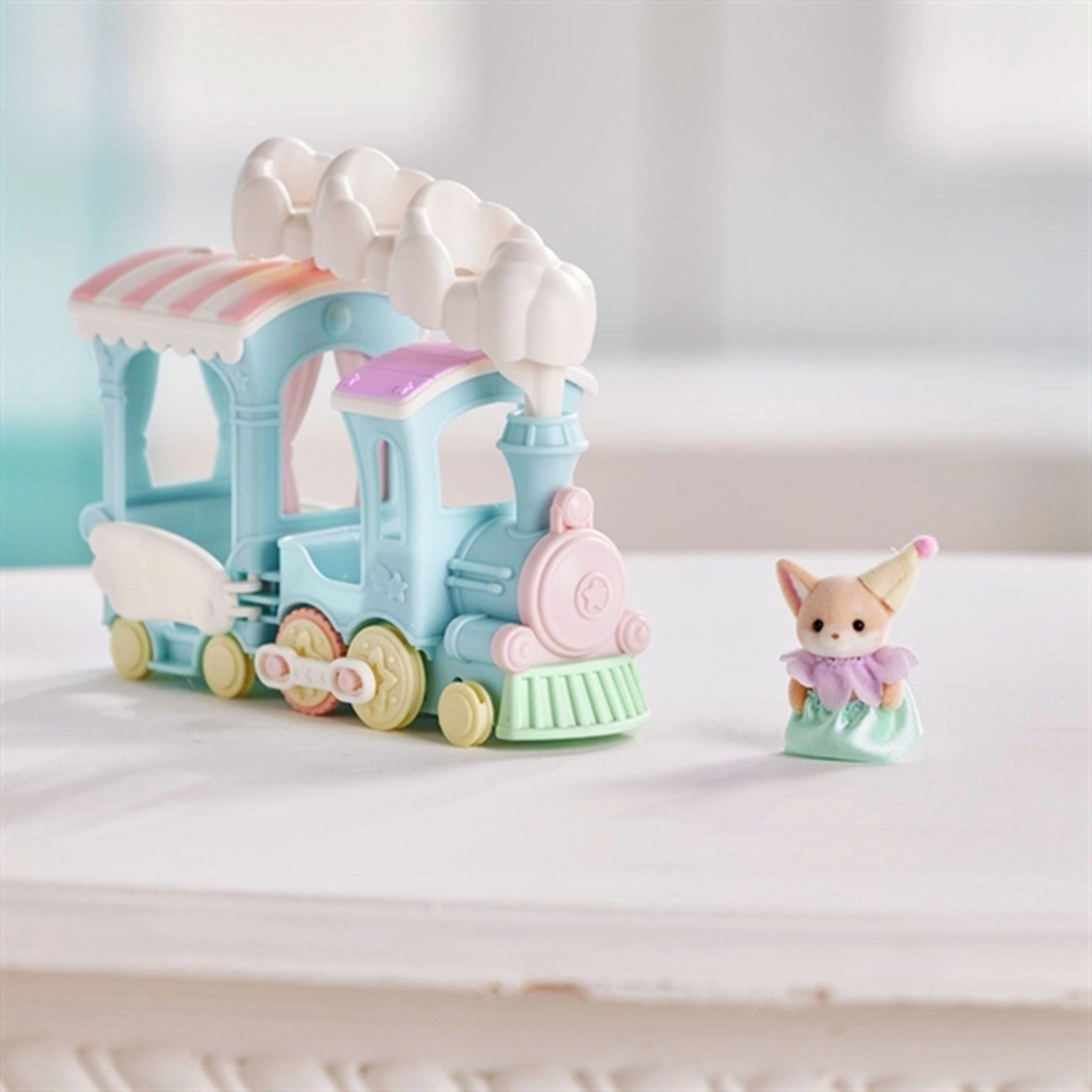 Sylvanian Families? Floating Cloud Rainbow Train