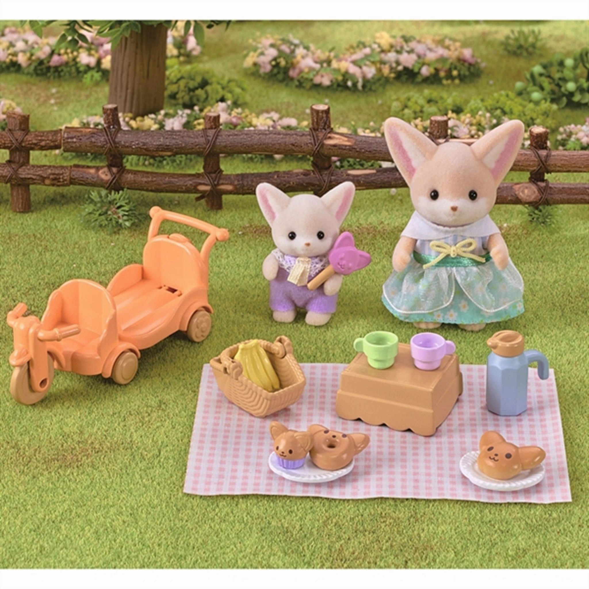 Sylvanian Families? Sunny Picnic Set - Fennec Fox Sister & Baby