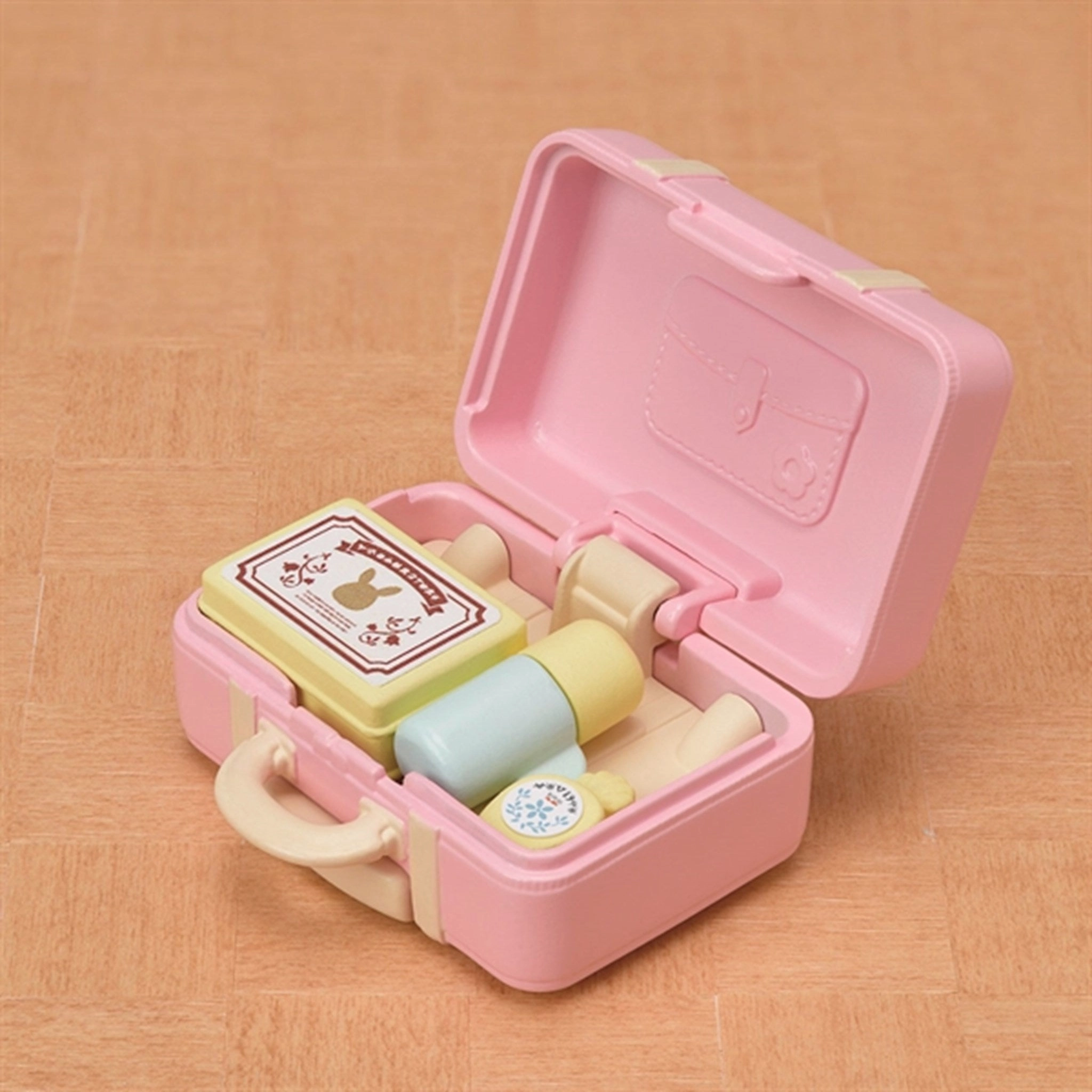 Sylvanian Families? Weekend Travel Set Snow Rabbit Mother