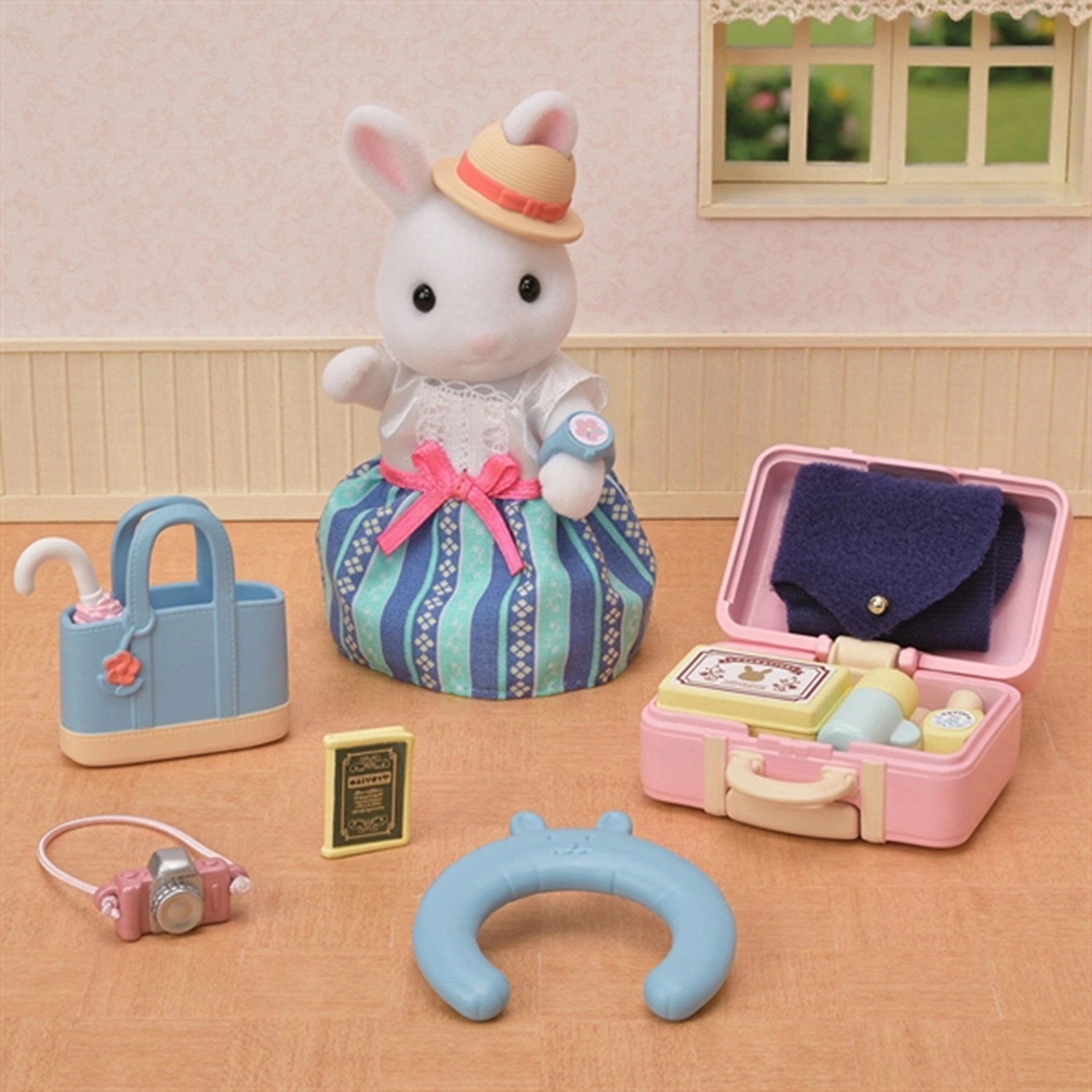 Sylvanian Families? Weekend Travel Set Snow Rabbit Mother