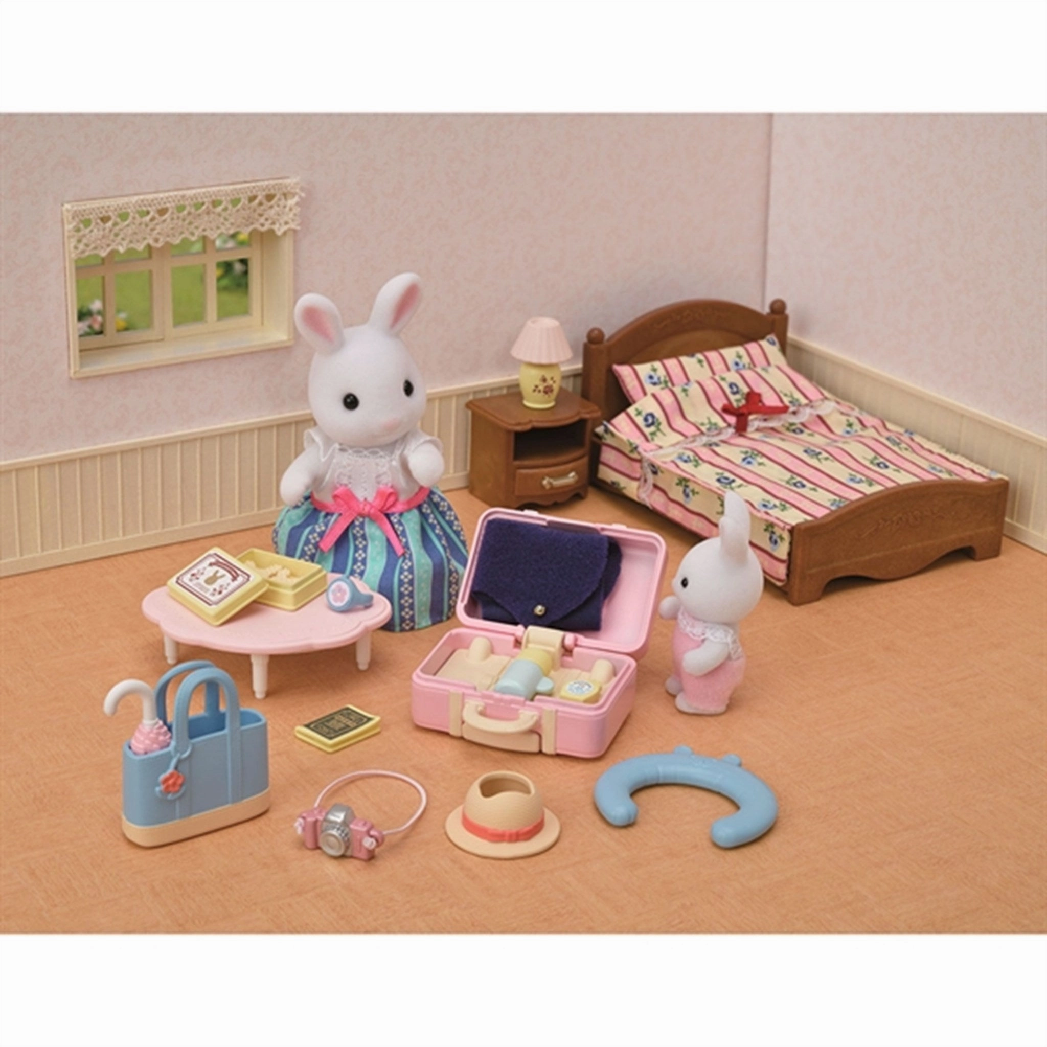 Sylvanian Families? Weekend Travel Set Snow Rabbit Mother