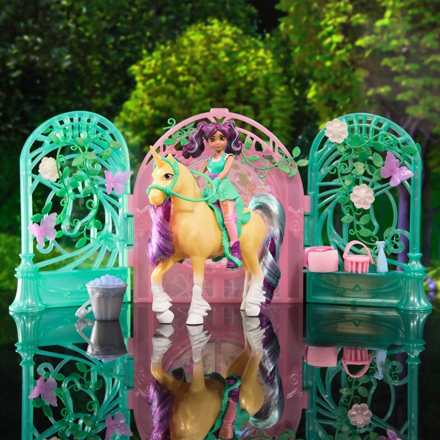 Unicorn Academy Ava & Leaf Stall Playset
