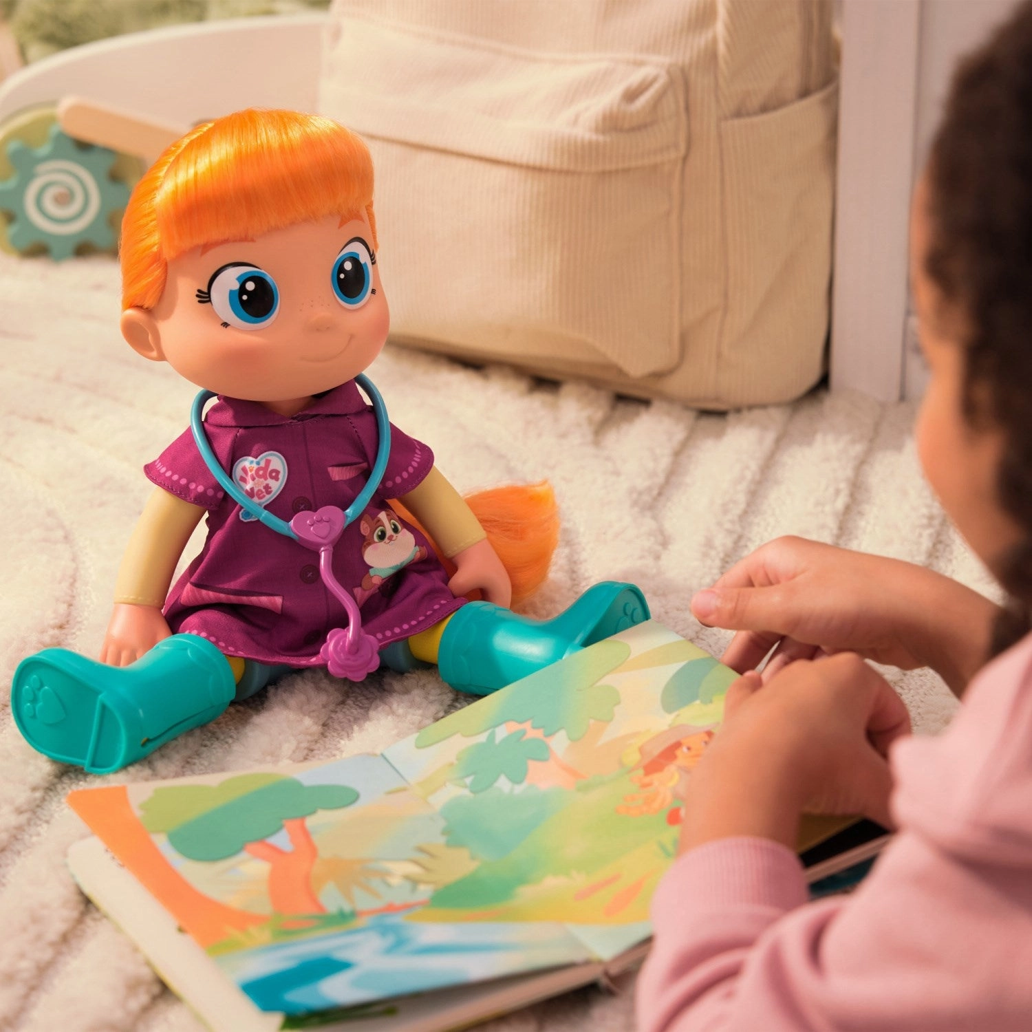 Vida the Vet Doll 33 Cm